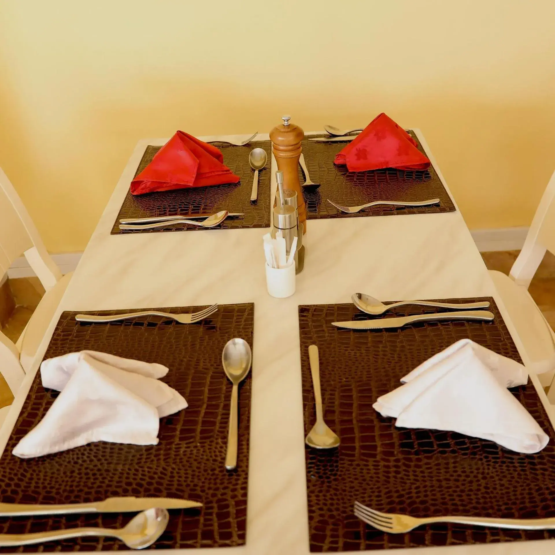 Restaurant/places to eat, Bed in Easy Hotel Kenya Restaurant/places to eat, Bed in Easy Hotel Kenya