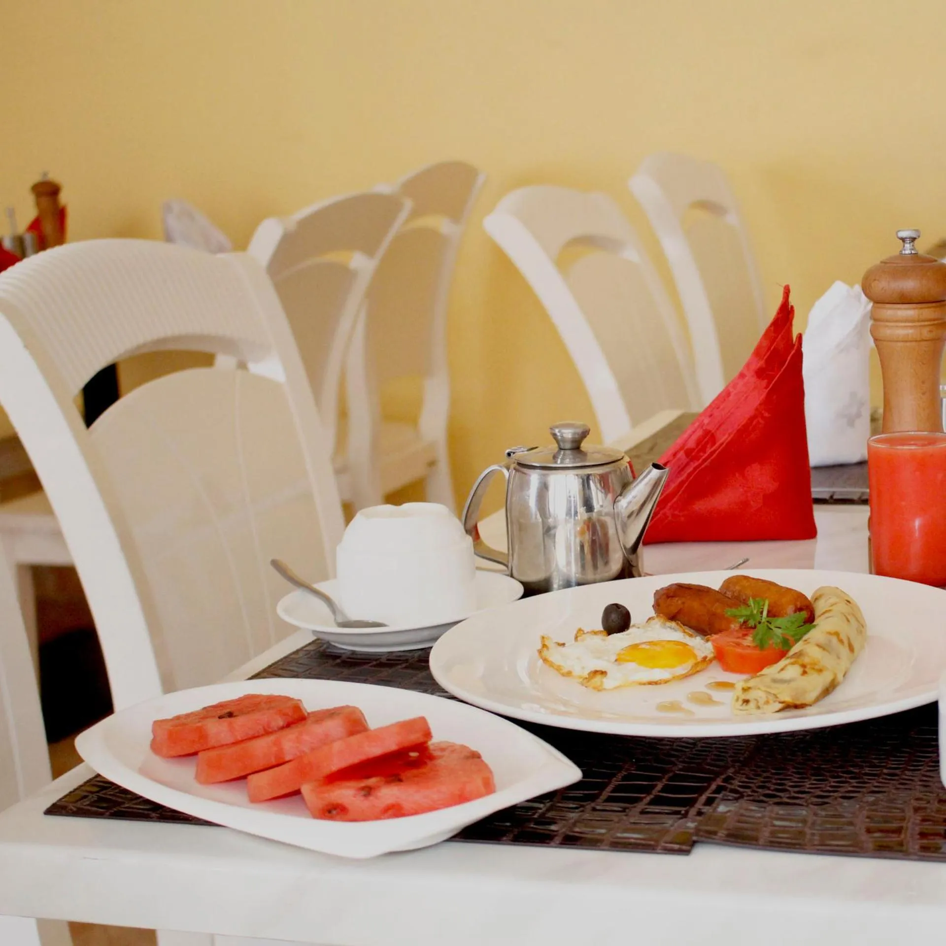 Restaurant/places to eat in Easy Hotel Kenya