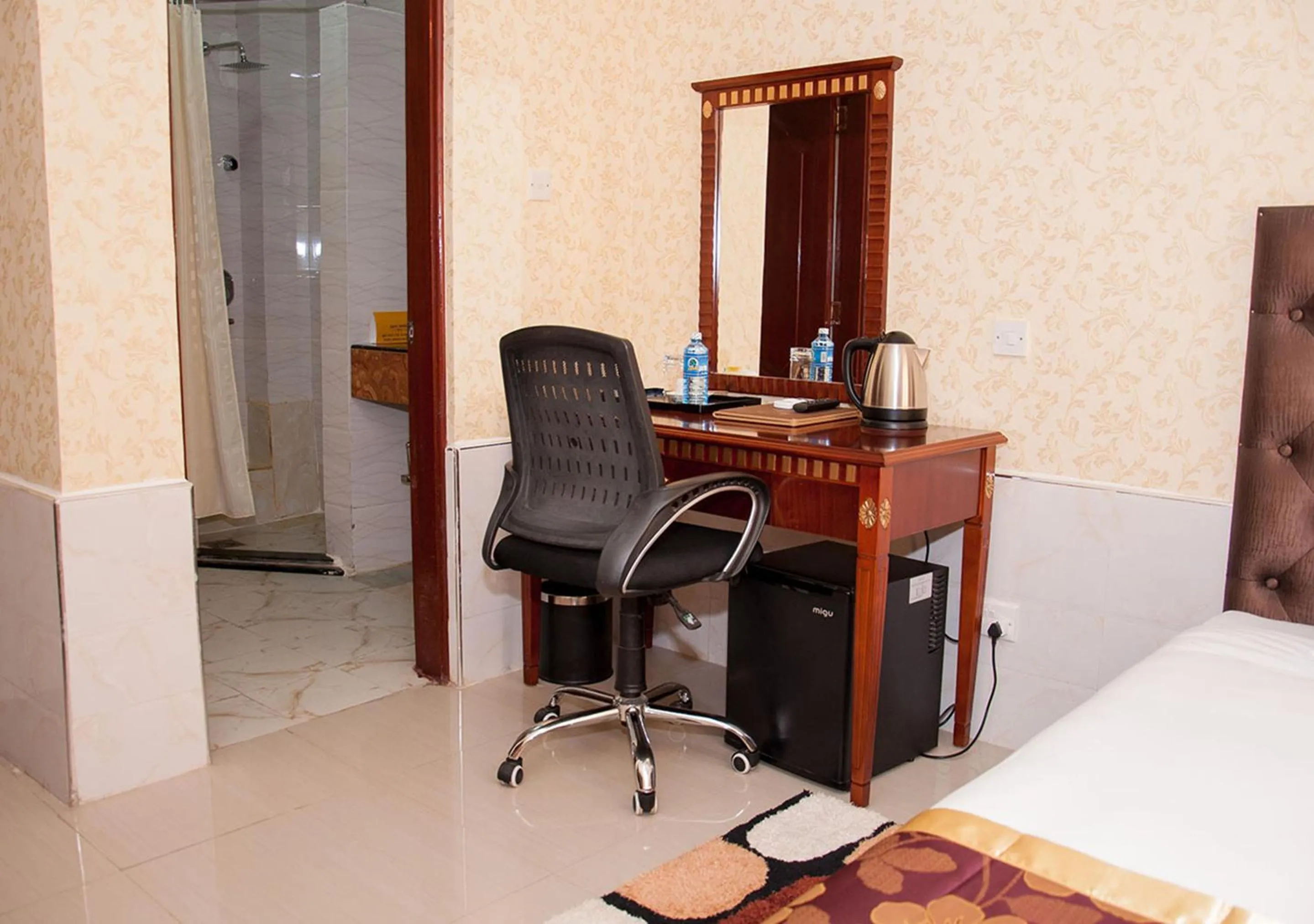 Coffee/tea facilities, Bed in Easy Hotel Kenya