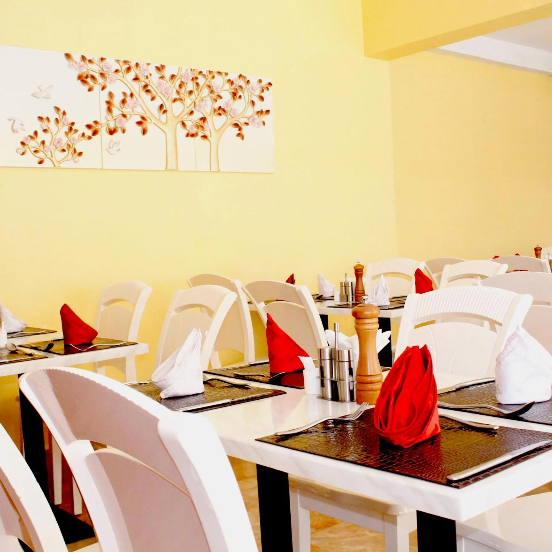 Restaurant/places to eat in Easy Hotel Kenya