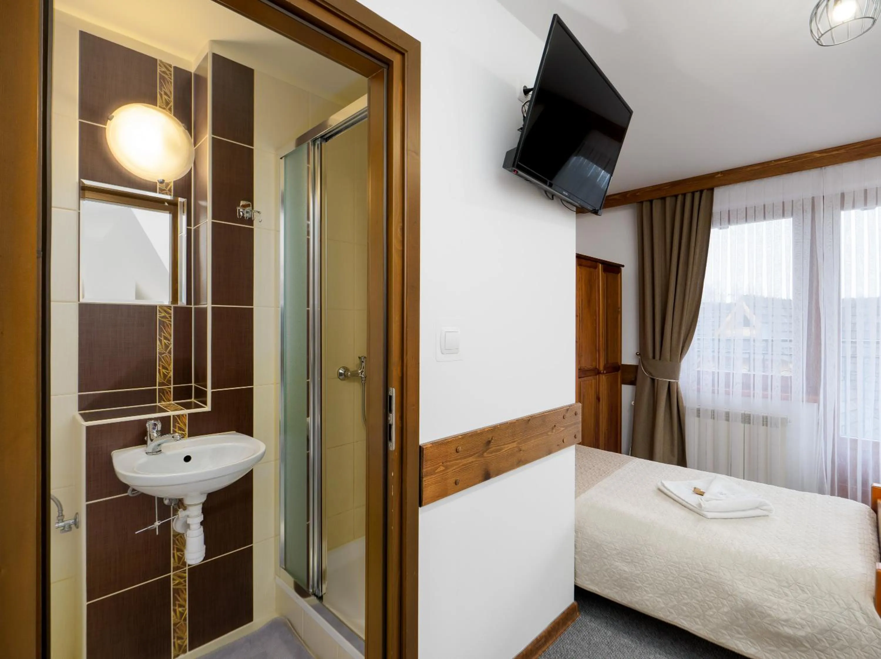 Shower, Bed in Willa Lichajówka