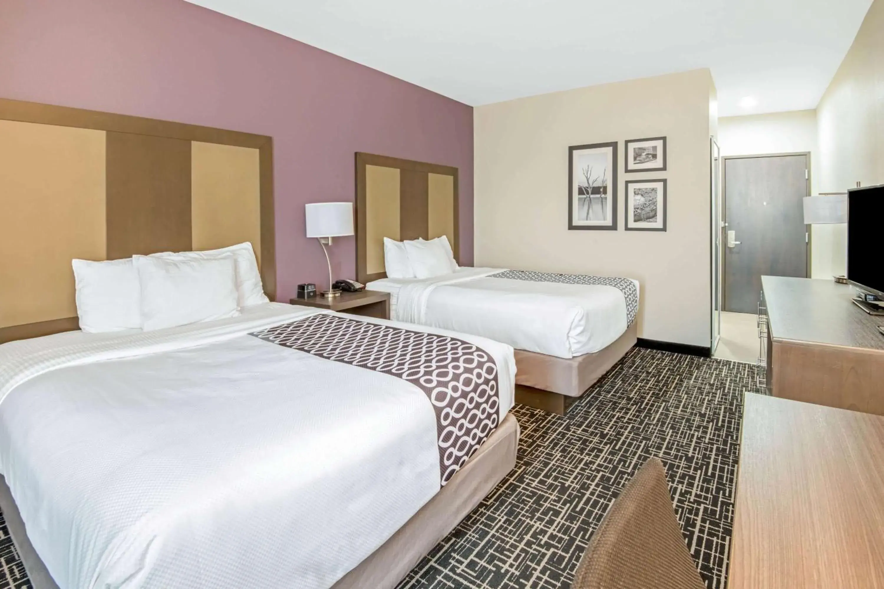 Photo of the whole room, Bed in La Quinta by Wyndham Weatherford OK Photo of the whole room, Bed in La Quinta by Wyndham Weatherford OK