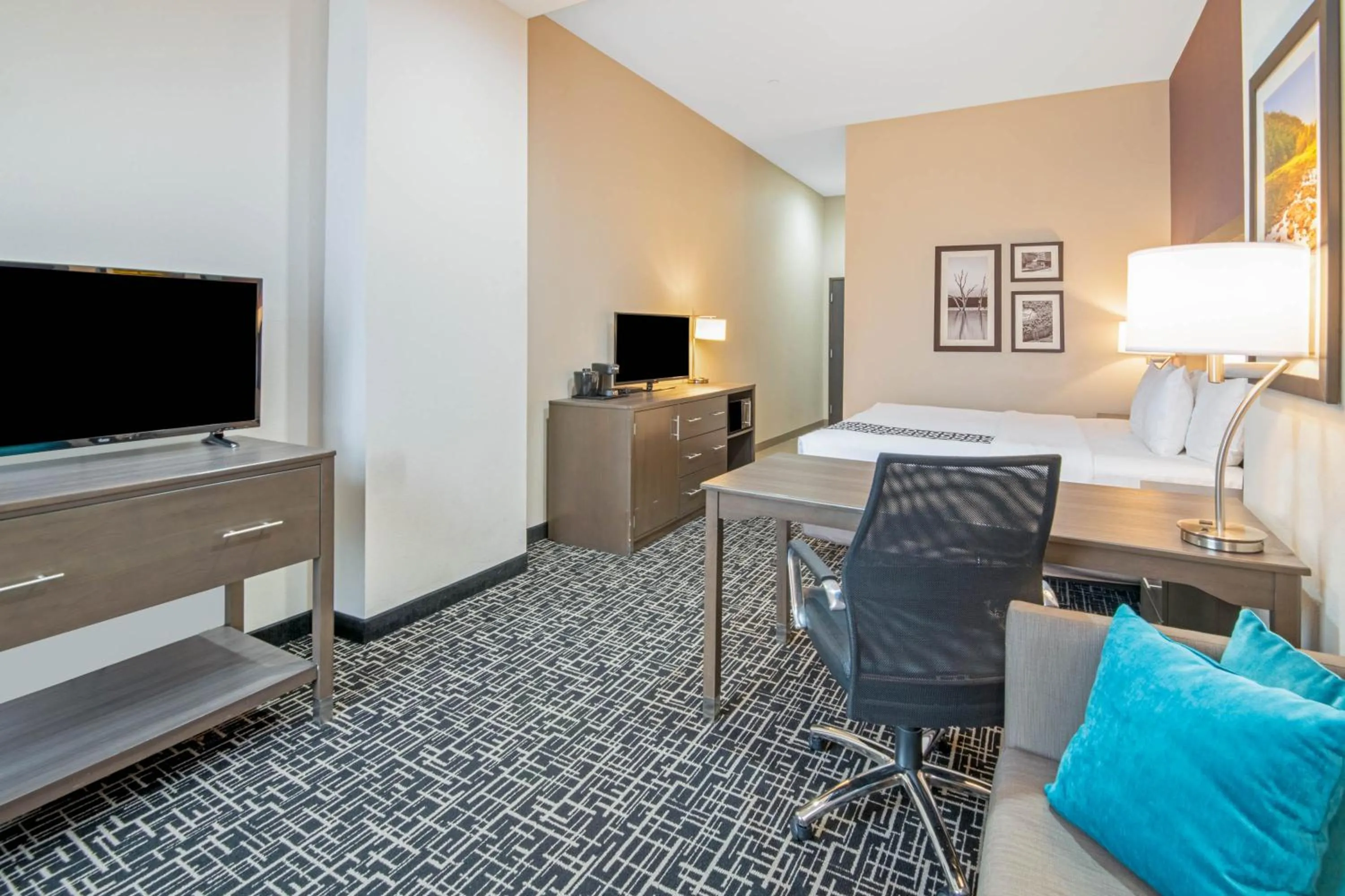 Photo of the whole room in La Quinta by Wyndham Weatherford OK