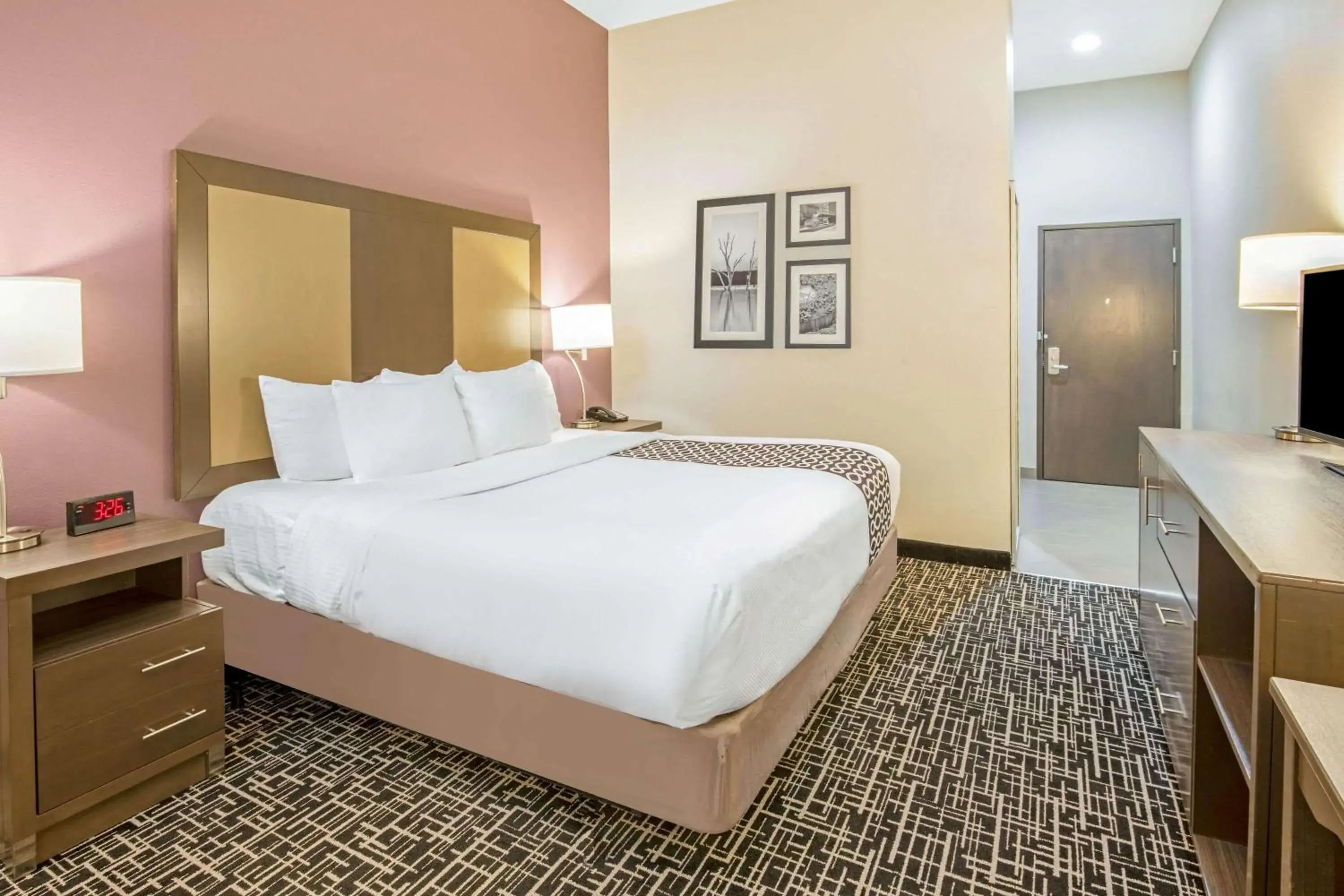 Photo of the whole room, Bed in La Quinta by Wyndham Weatherford OK Photo of the whole room, Bed in La Quinta by Wyndham Weatherford OK