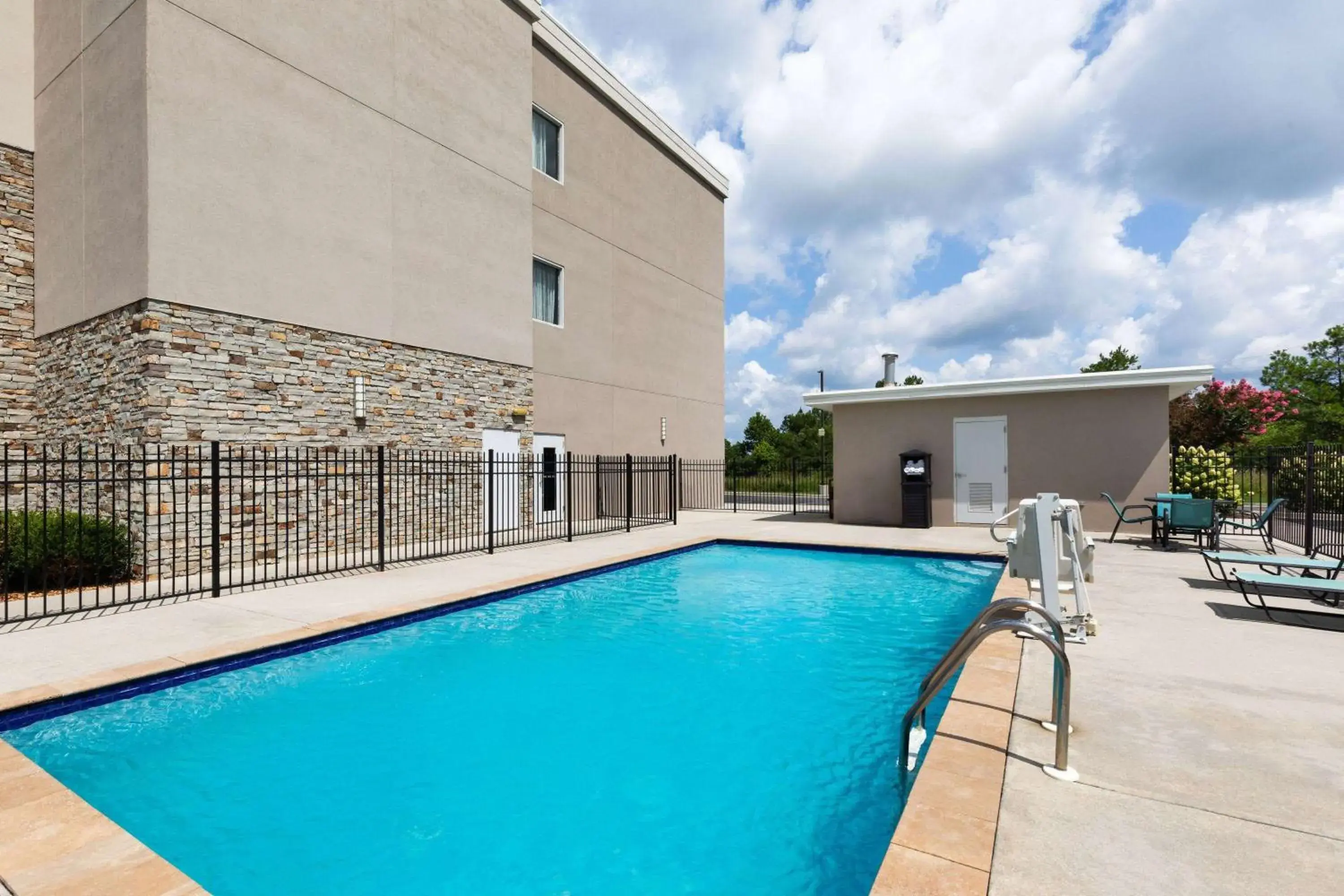 Pool view in La Quinta by Wyndham Cullman Pool view in La Quinta by Wyndham Cullman