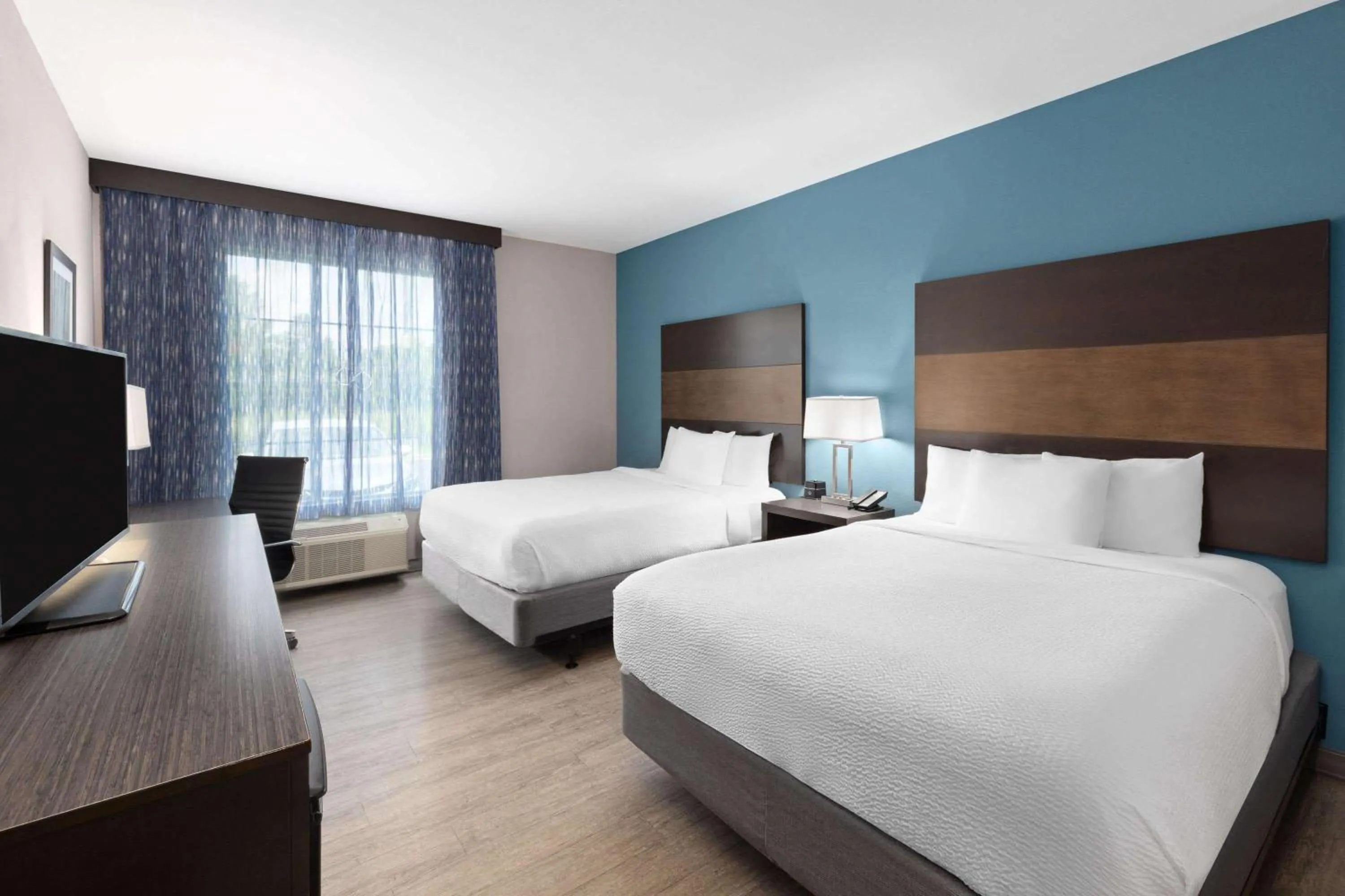 Photo of the whole room, Bed in La Quinta by Wyndham Cullman