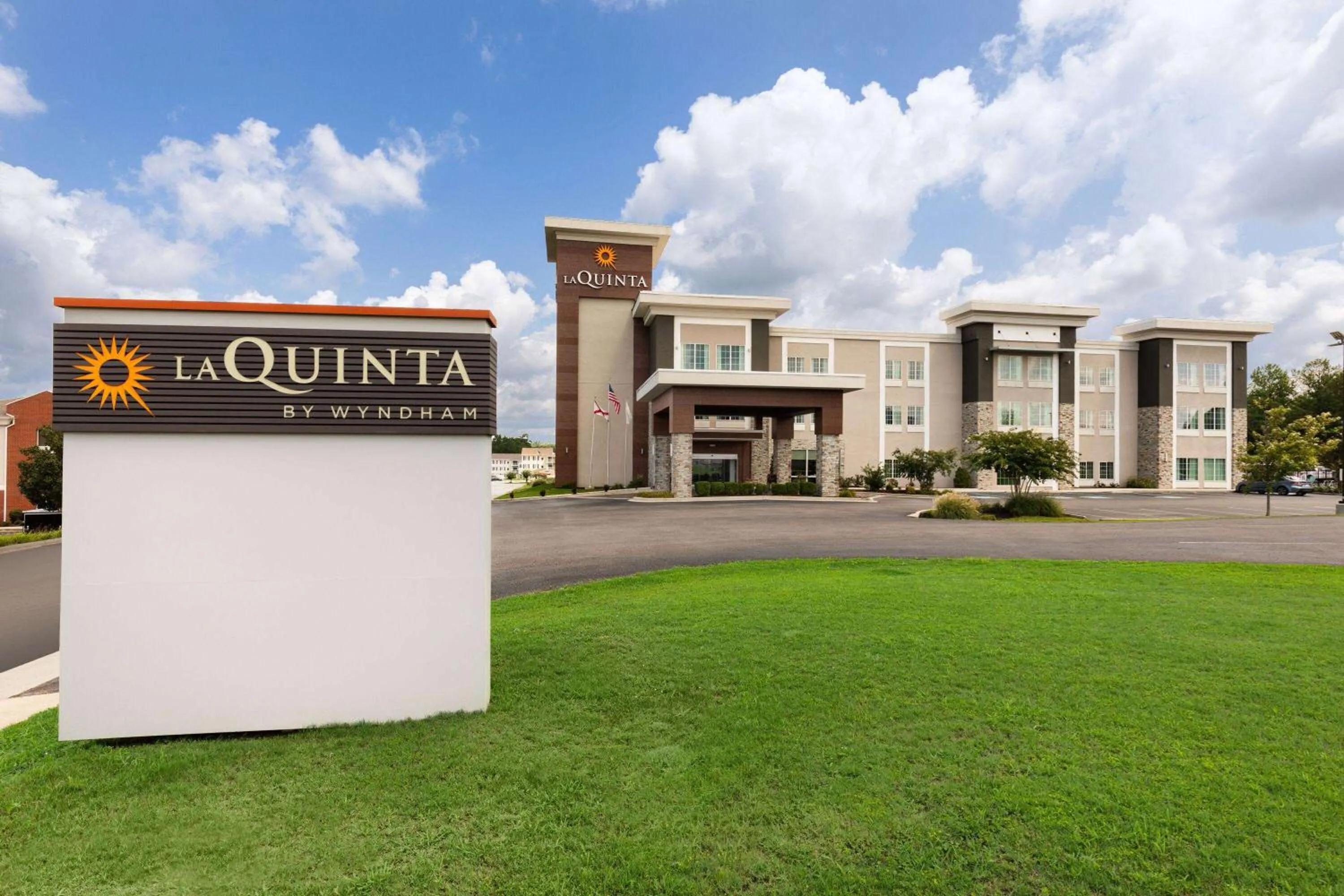 Property building in La Quinta by Wyndham Cullman