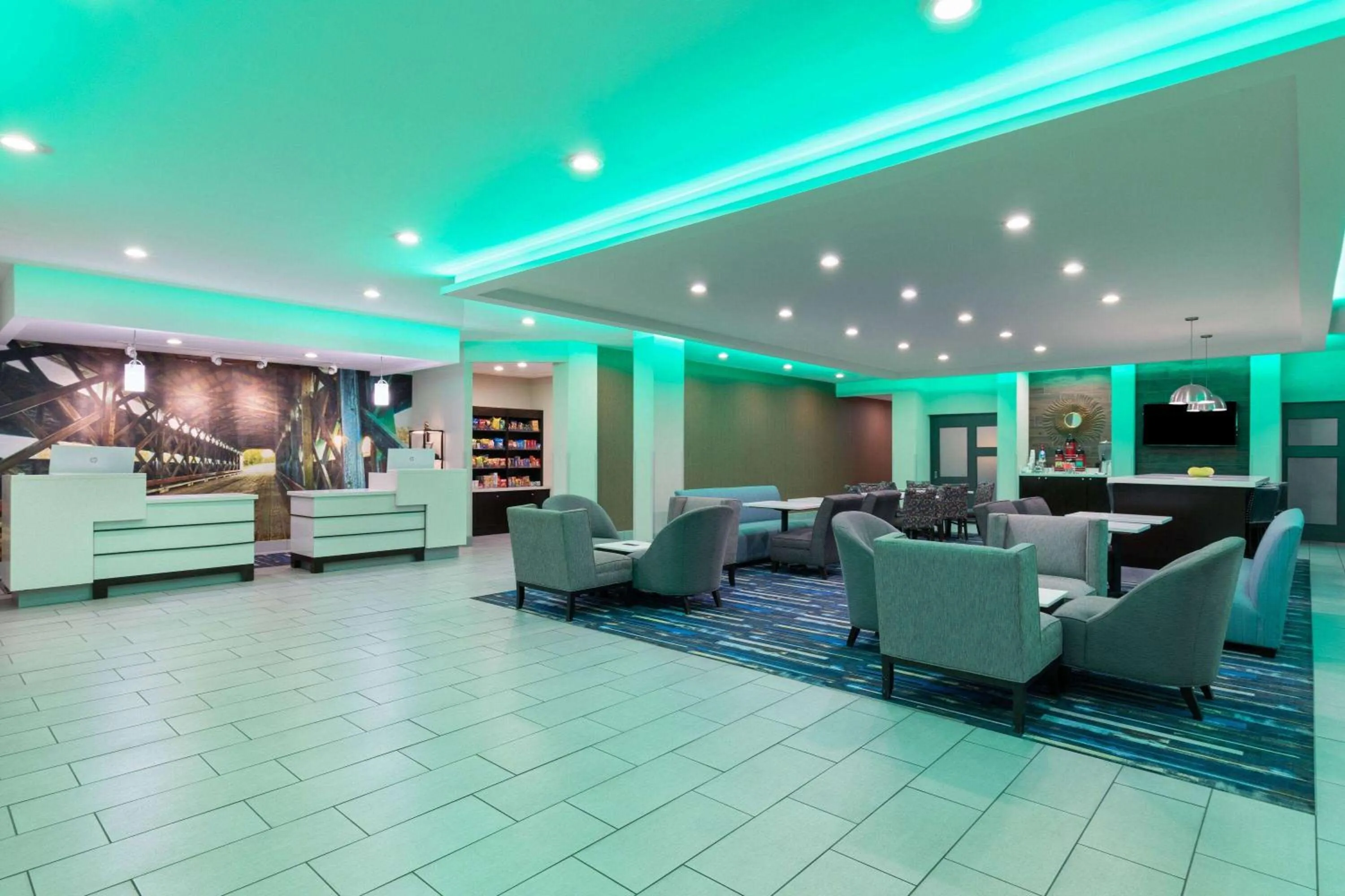 Lobby or reception in La Quinta by Wyndham Cullman