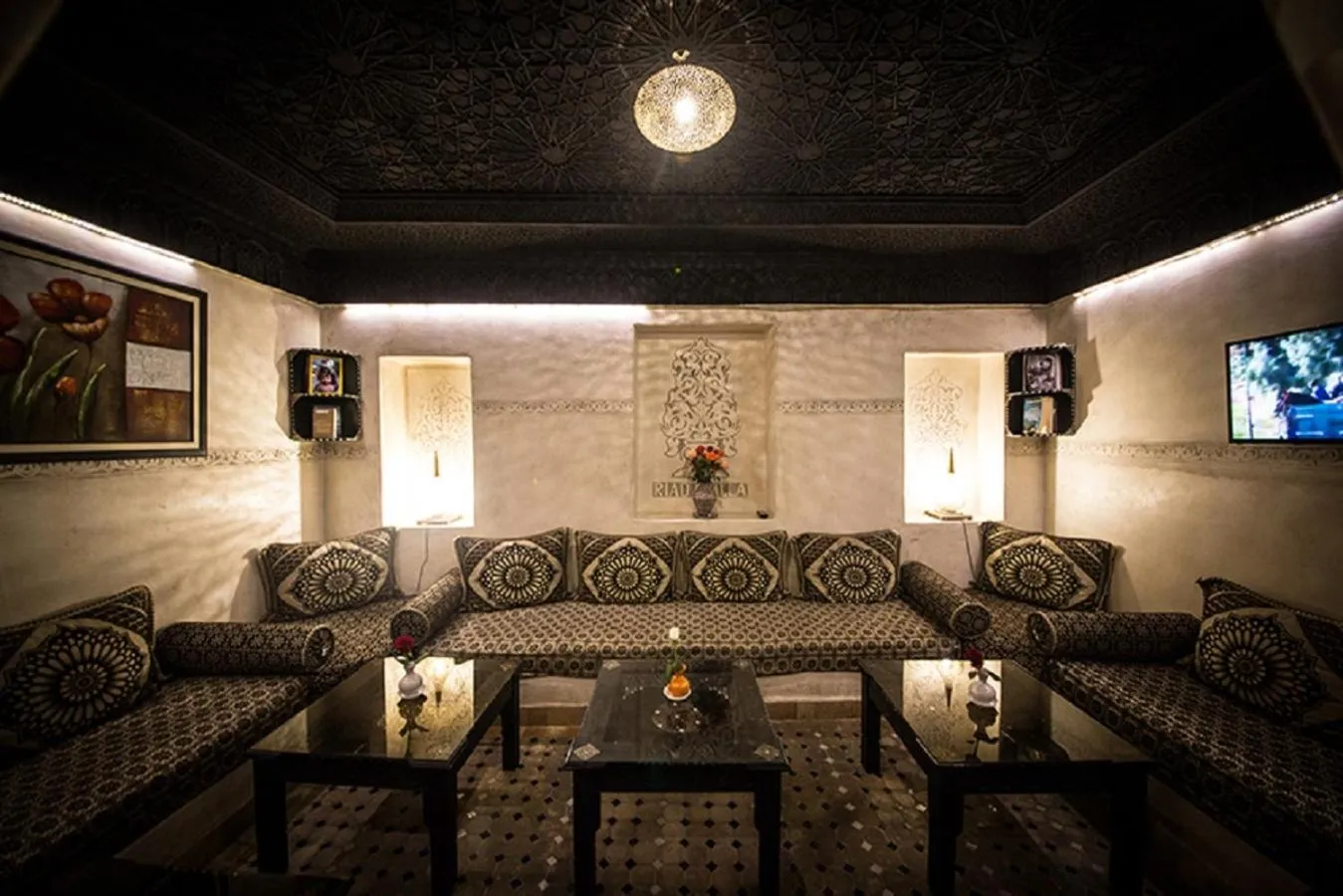 Communal lounge/ TV room in Riad Challa Hotel & Spa