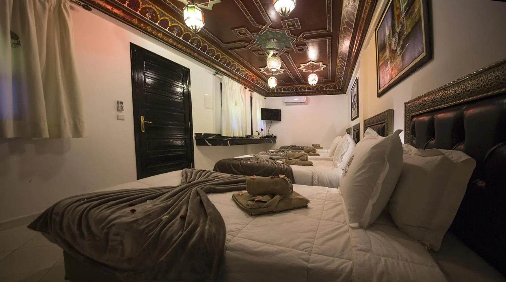Photo of the whole room, Bed in Riad Challa Hotel & Spa