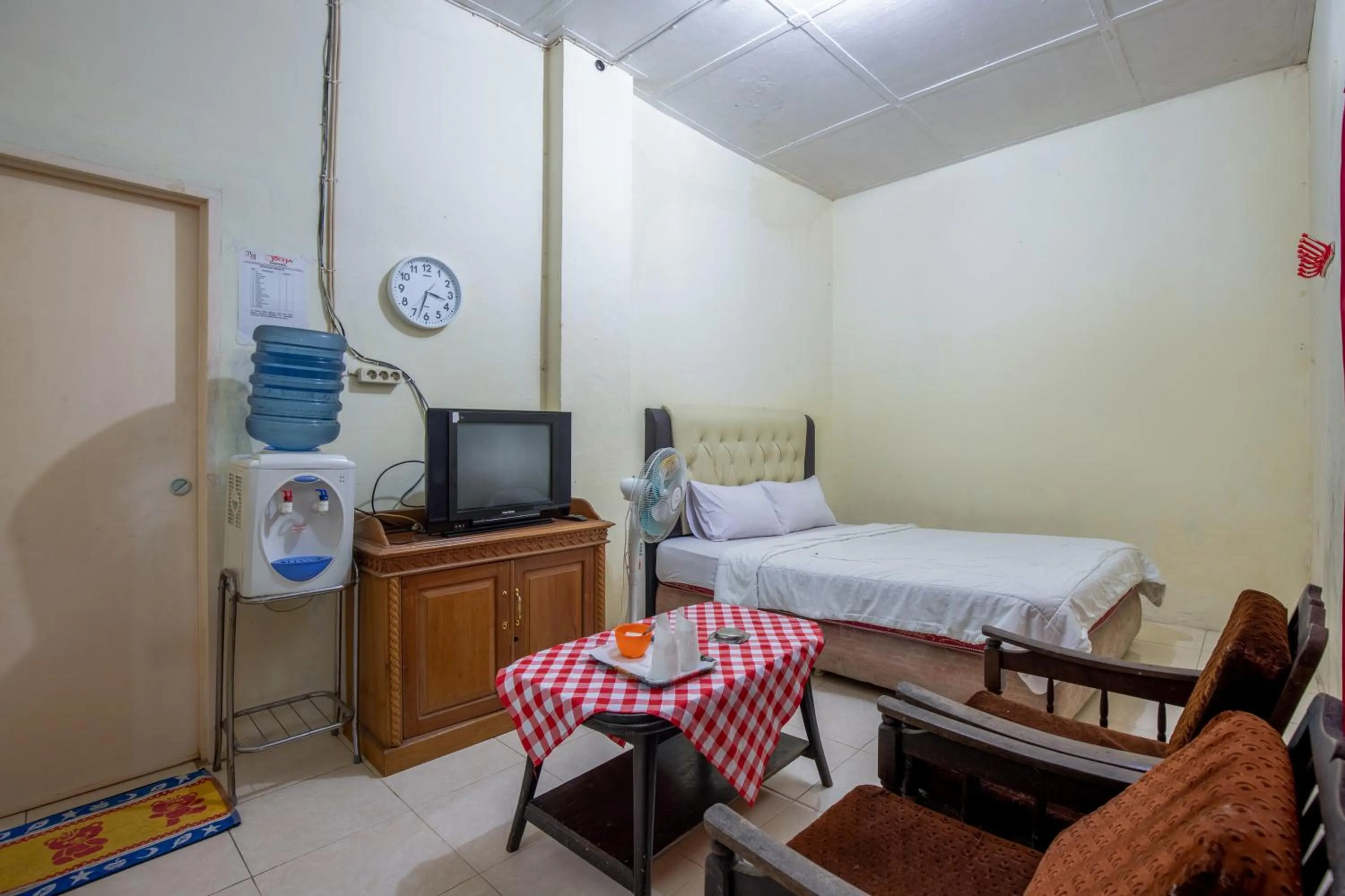 Photo of the whole room, Bed in Hotel Jogja Bukittinggi