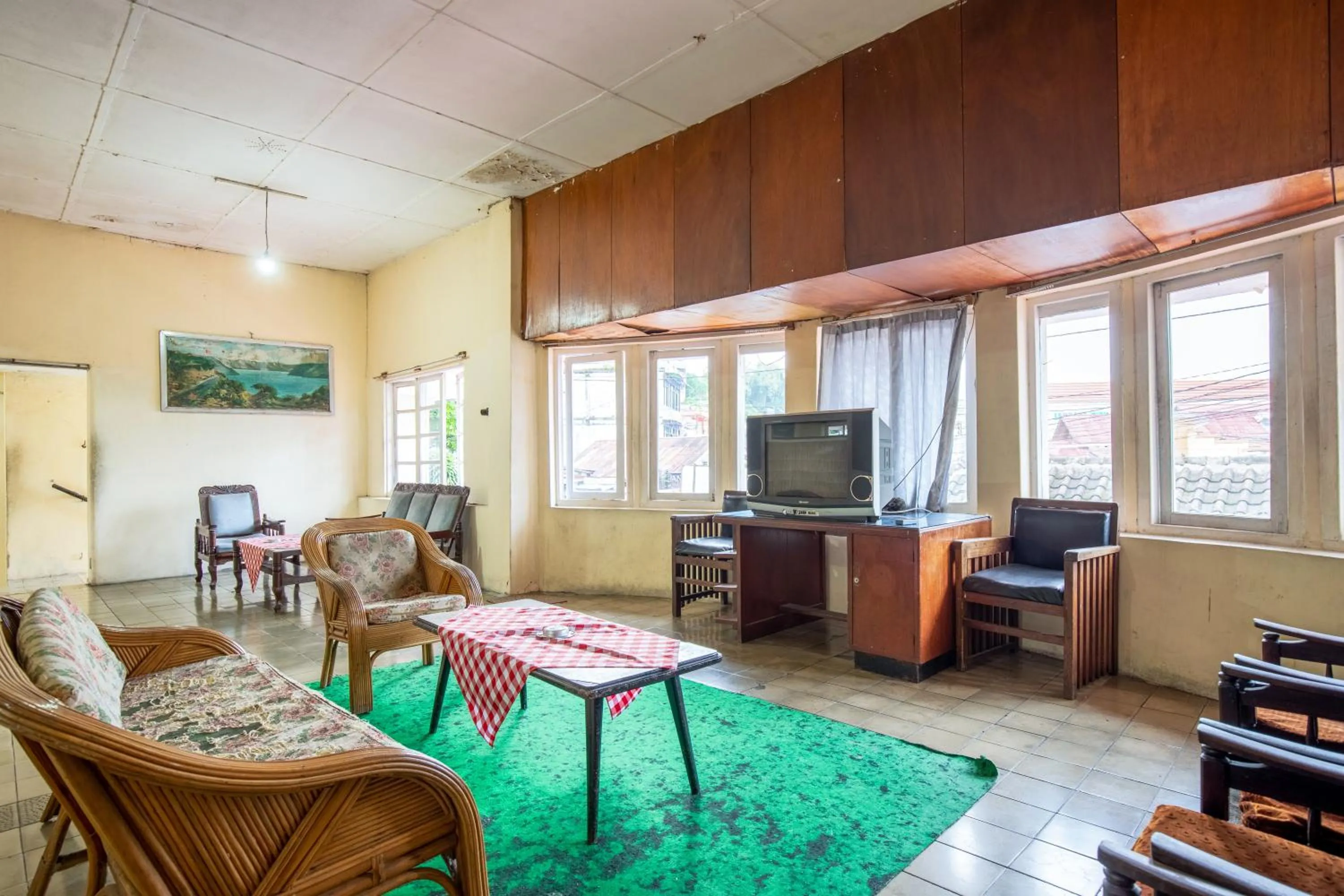 Communal lounge/ TV room in Hotel Jogja Bukittinggi