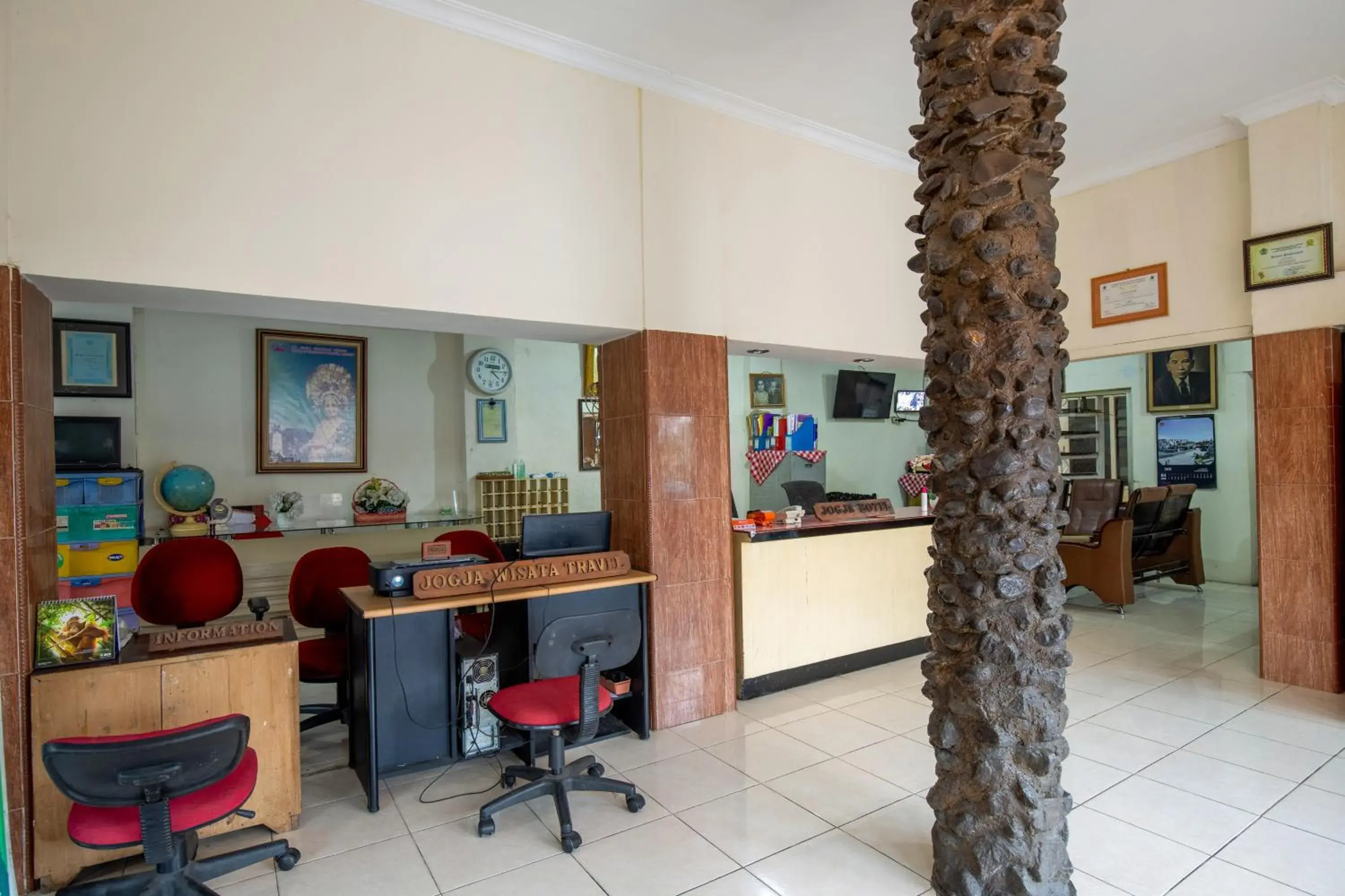 Lobby or reception in Hotel Jogja Bukittinggi Lobby or reception in Hotel Jogja Bukittinggi