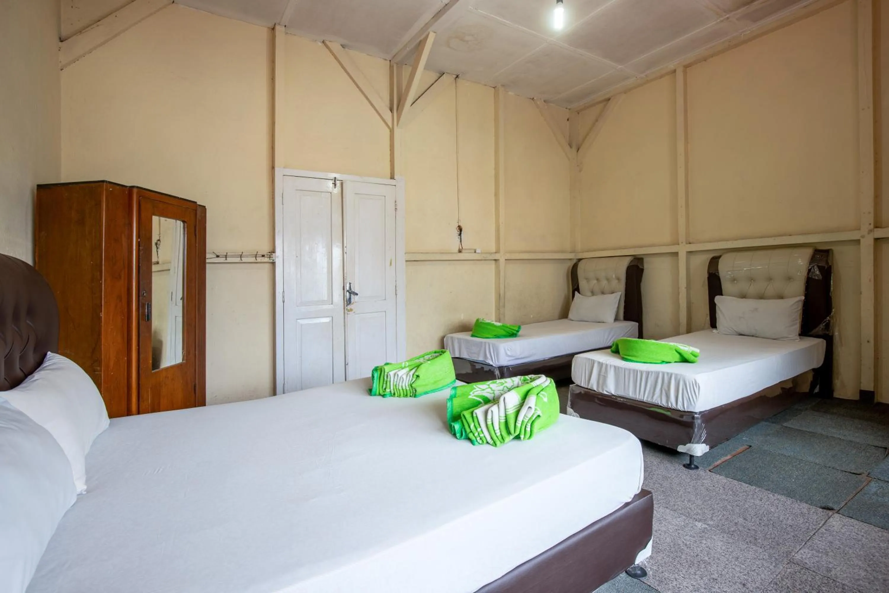 Bed in Hotel Jogja Bukittinggi