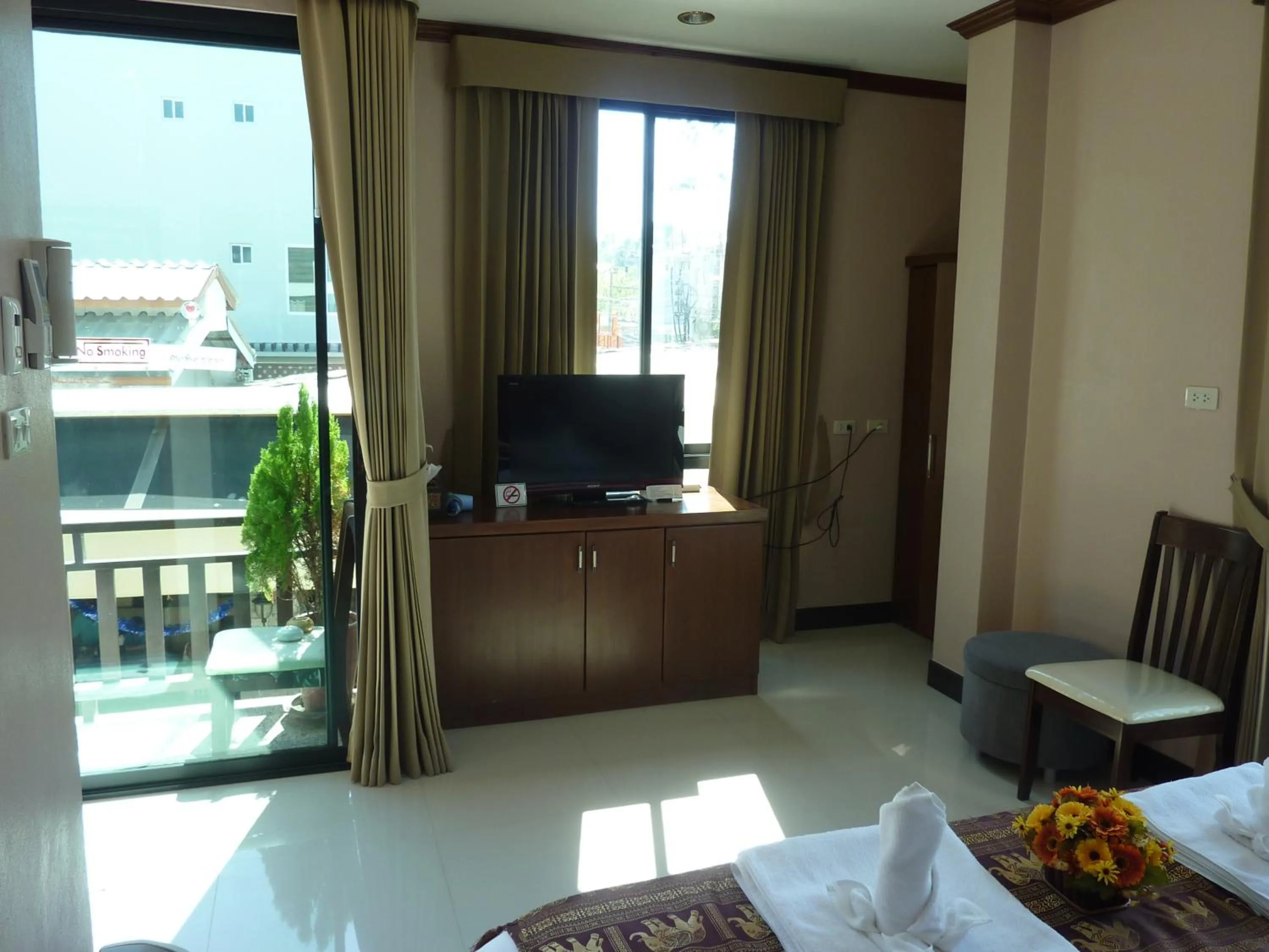 Kata Beachwalk Hotel and Bungalows