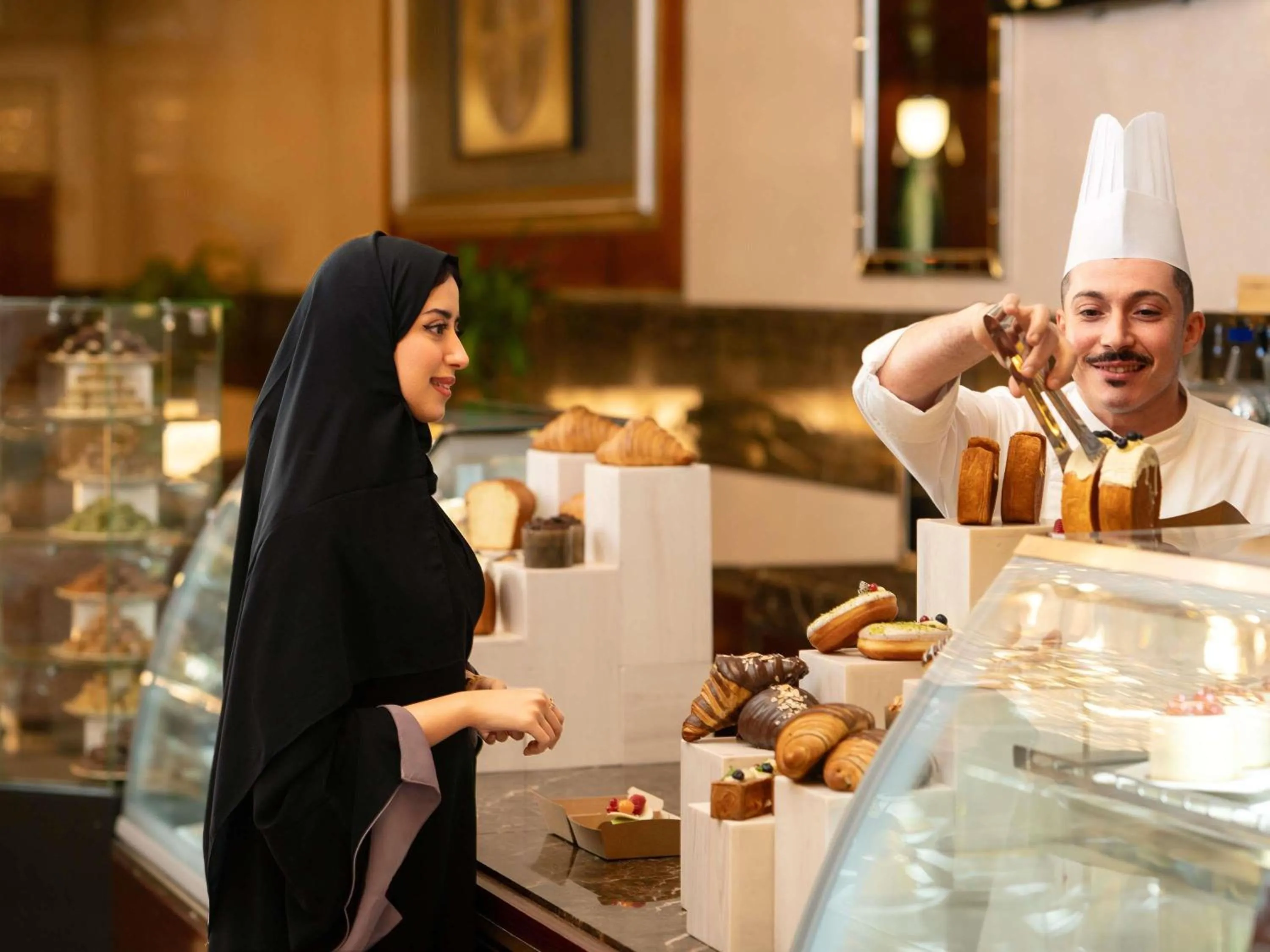 Lounge or bar in Swissotel Al Maqam Makkah