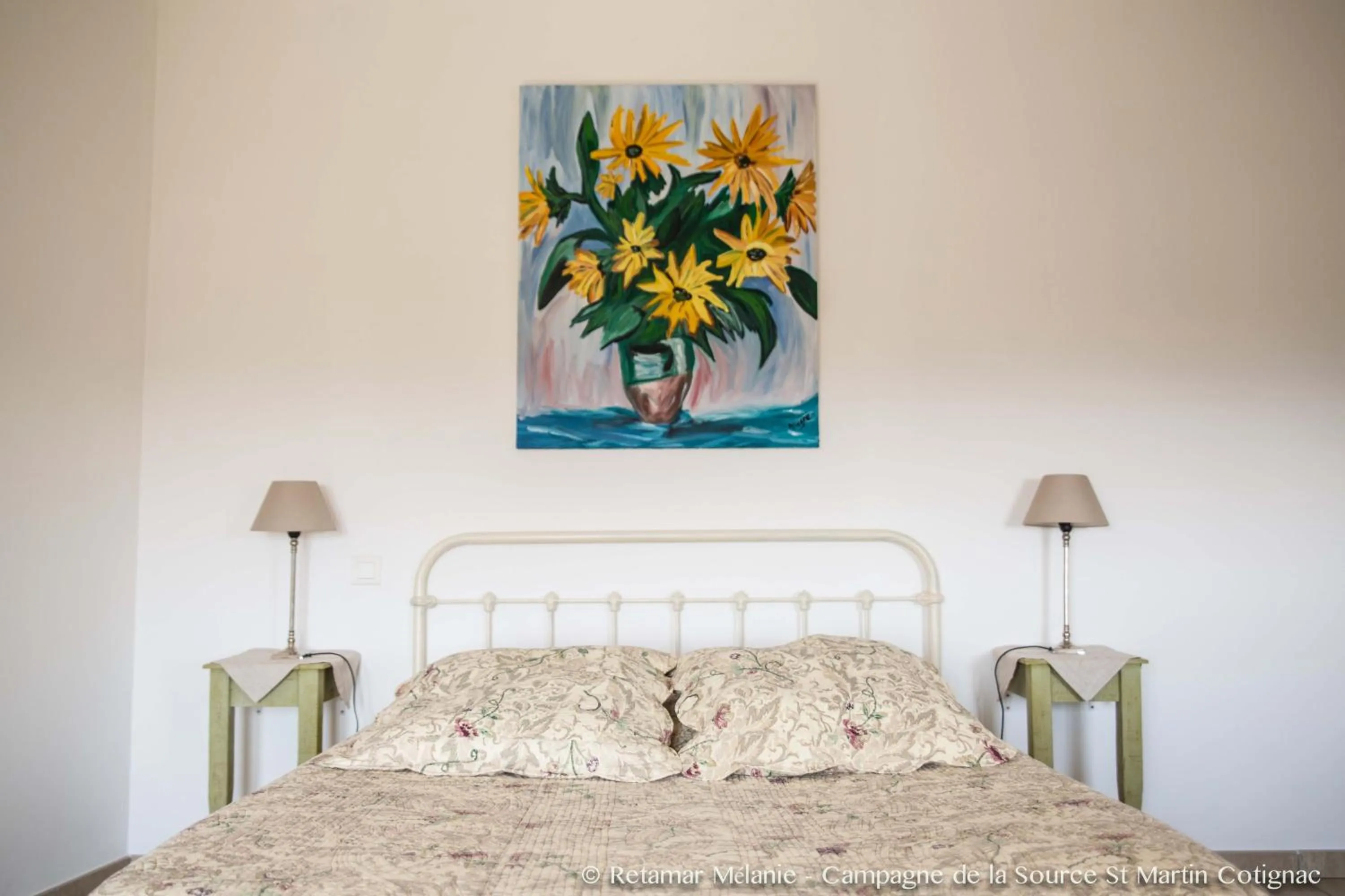 Bedroom in Campagne de la source St Martin B&B