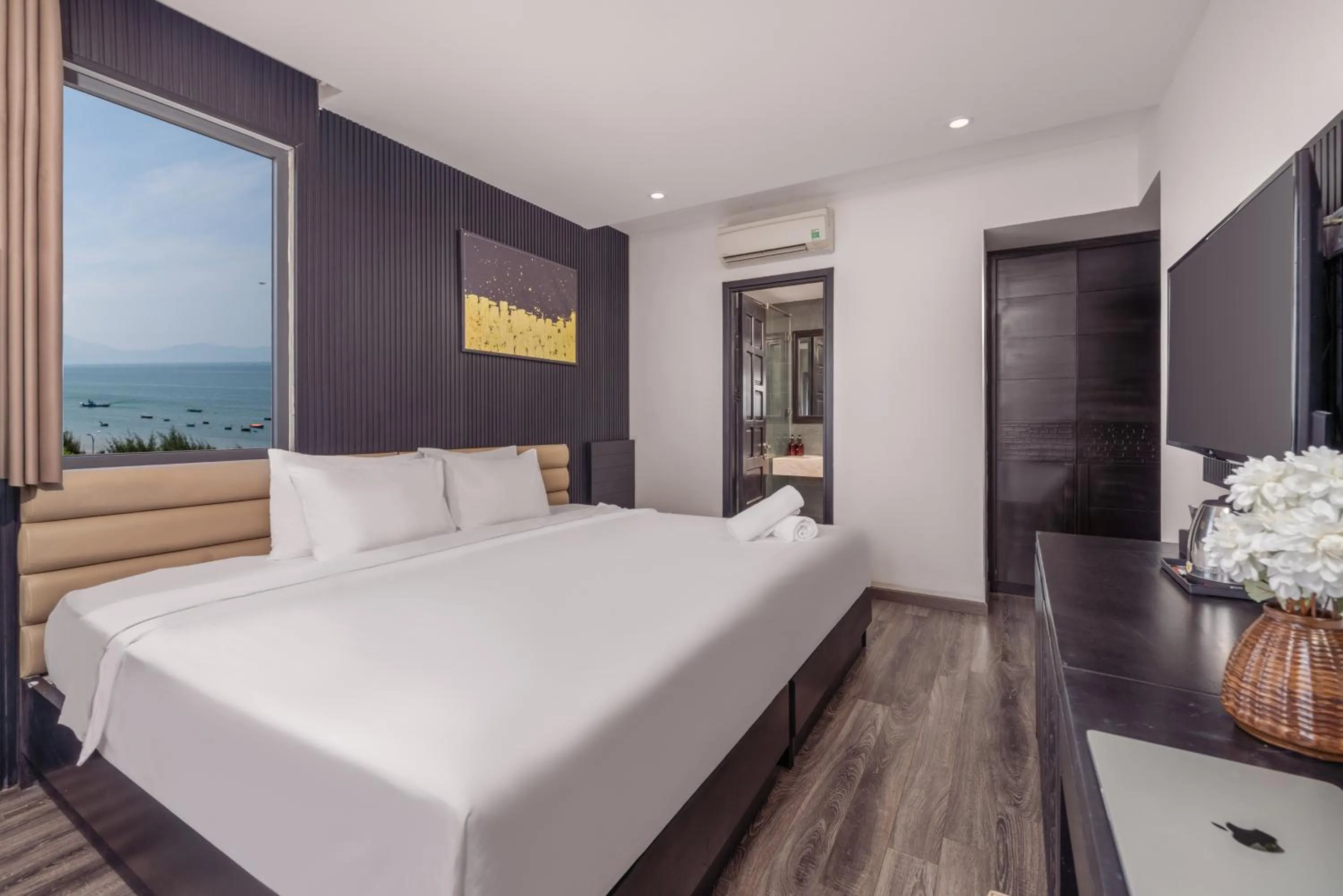 Natural landscape, Bed in Ocean Star Da Nang Bay Hotel