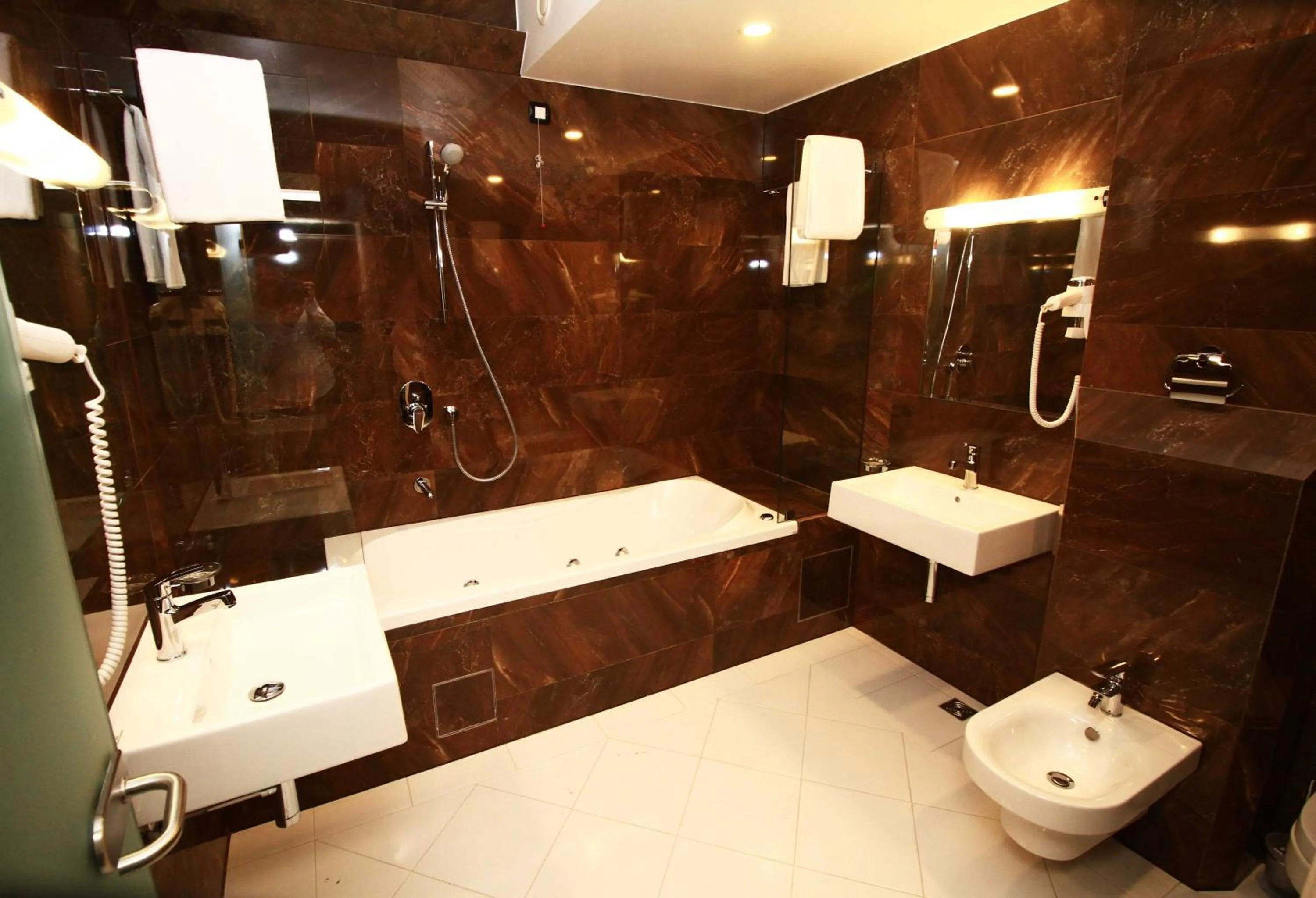 Shower in Hotel International Prishtina & Spa