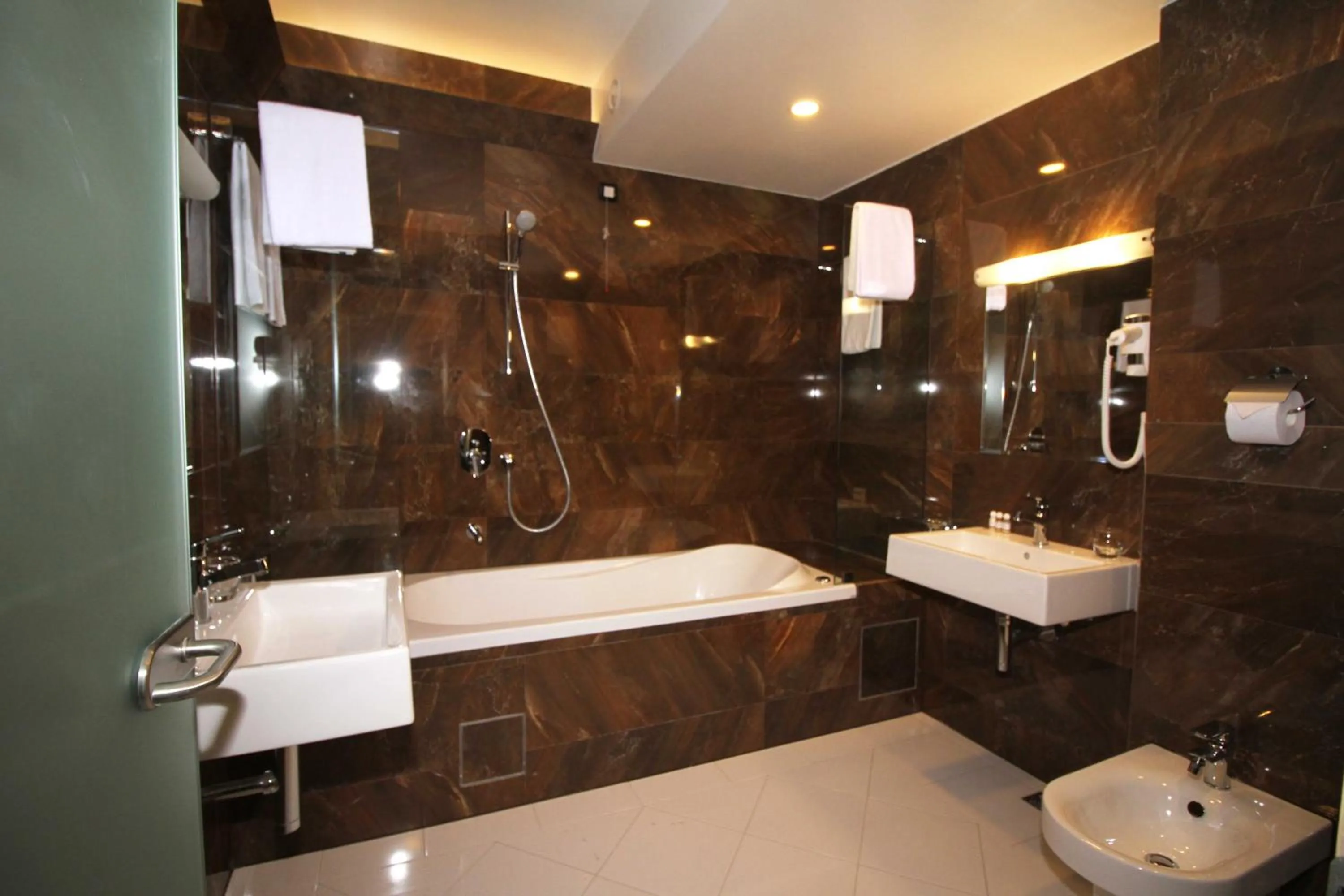 Bathroom in Hotel International Prishtina & Spa
