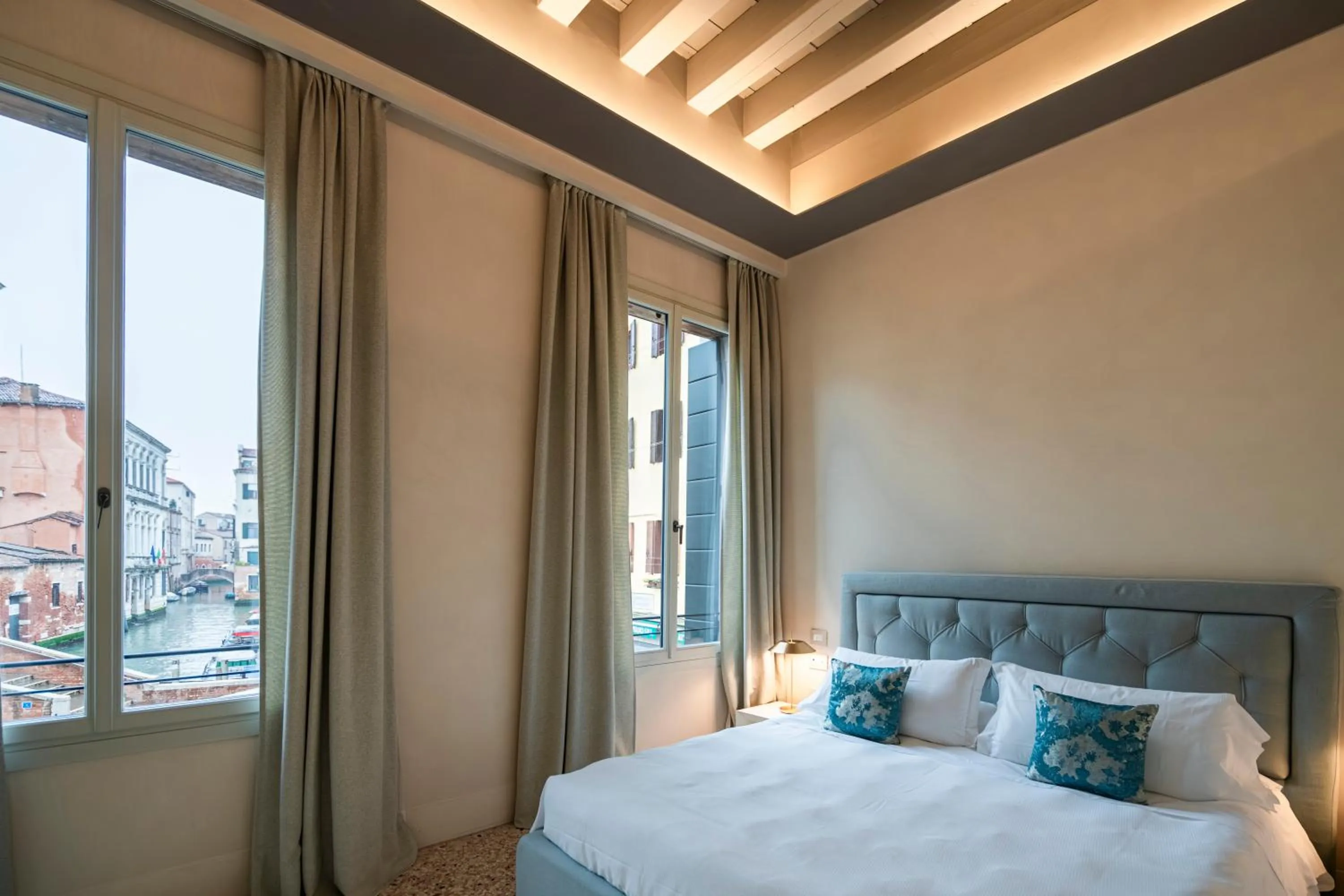 Bed in Palazzo Morosini Degli Spezieri - Lifestyle Apartments