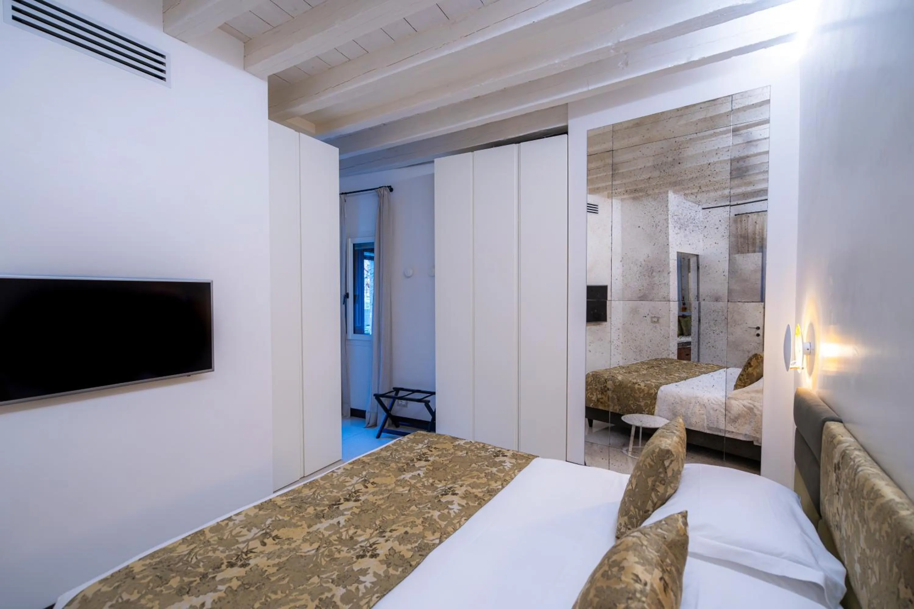 Bed in Palazzo Morosini Degli Spezieri - Lifestyle Apartments