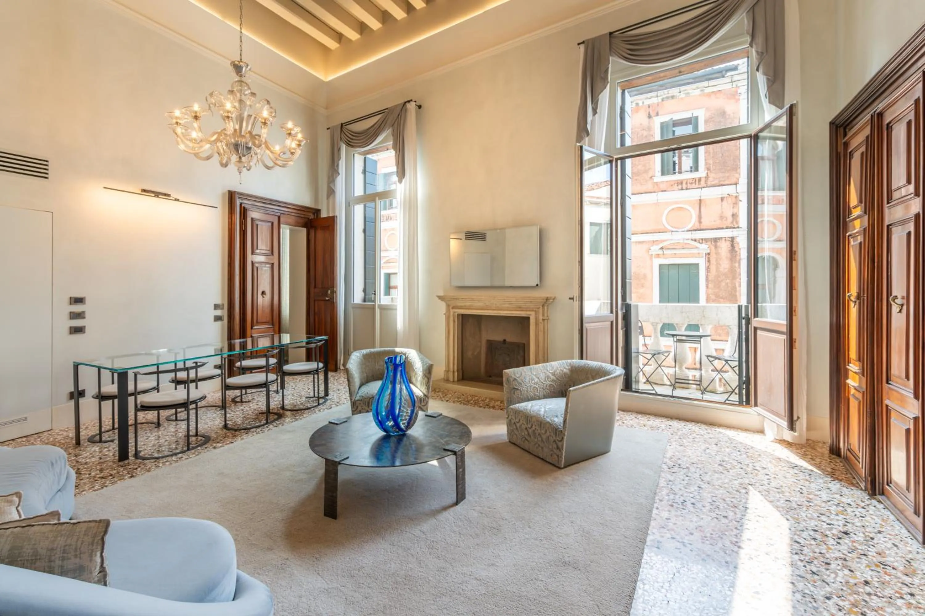 TV and multimedia in Palazzo Morosini Degli Spezieri - Lifestyle Apartments