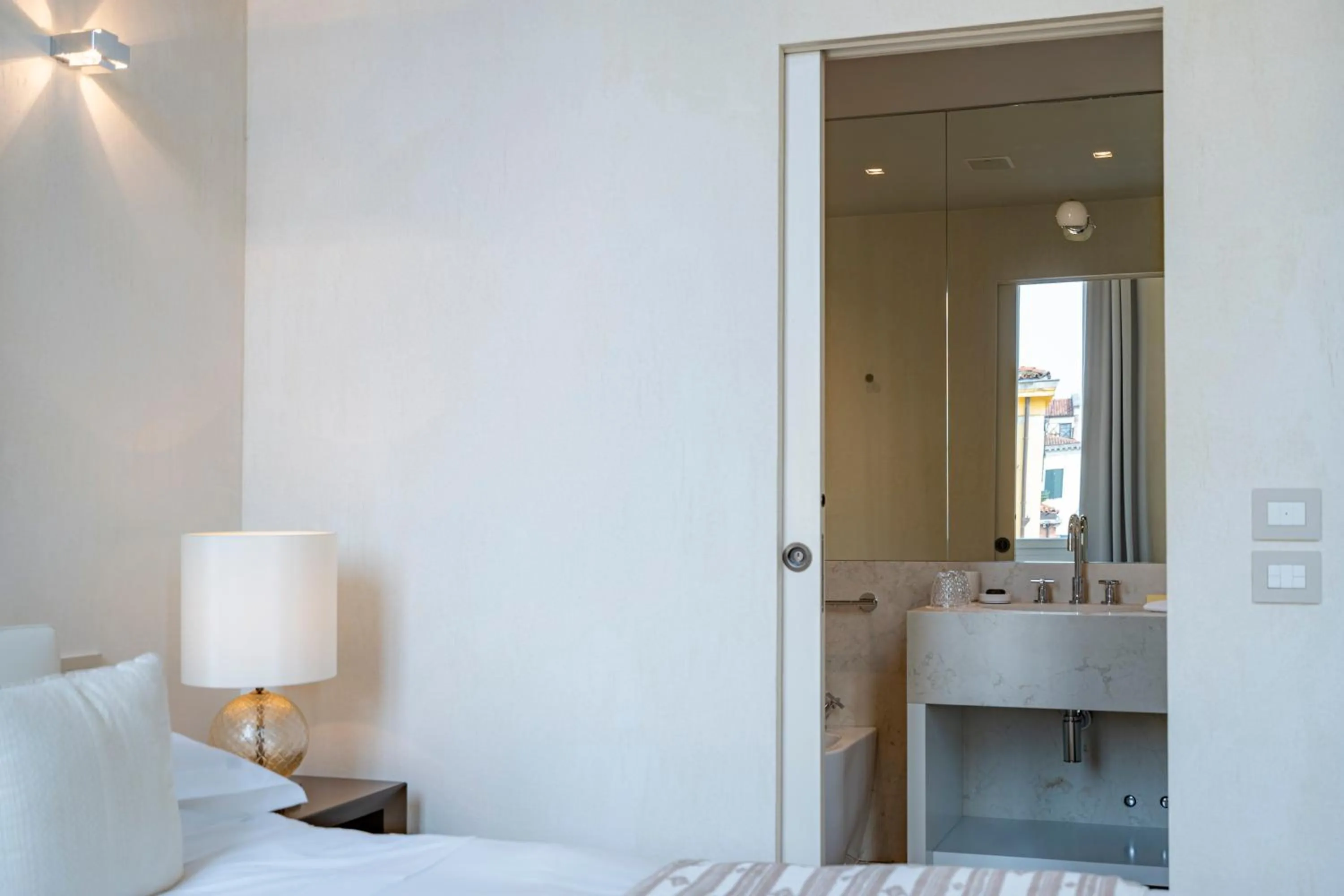 Bathroom, Bed in Palazzo Morosini Degli Spezieri - Lifestyle Apartments