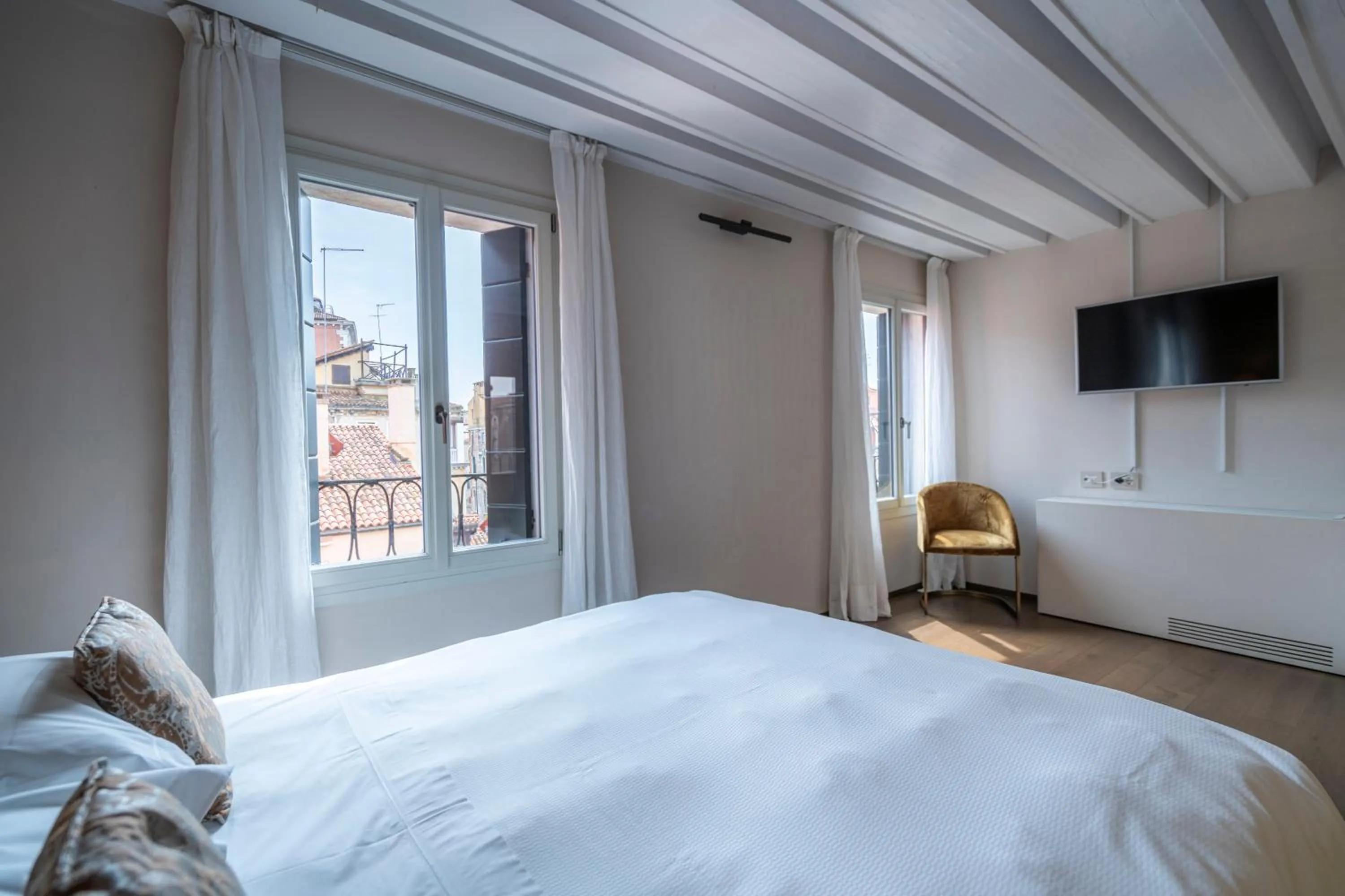 Bed in Palazzo Morosini Degli Spezieri - Lifestyle Apartments