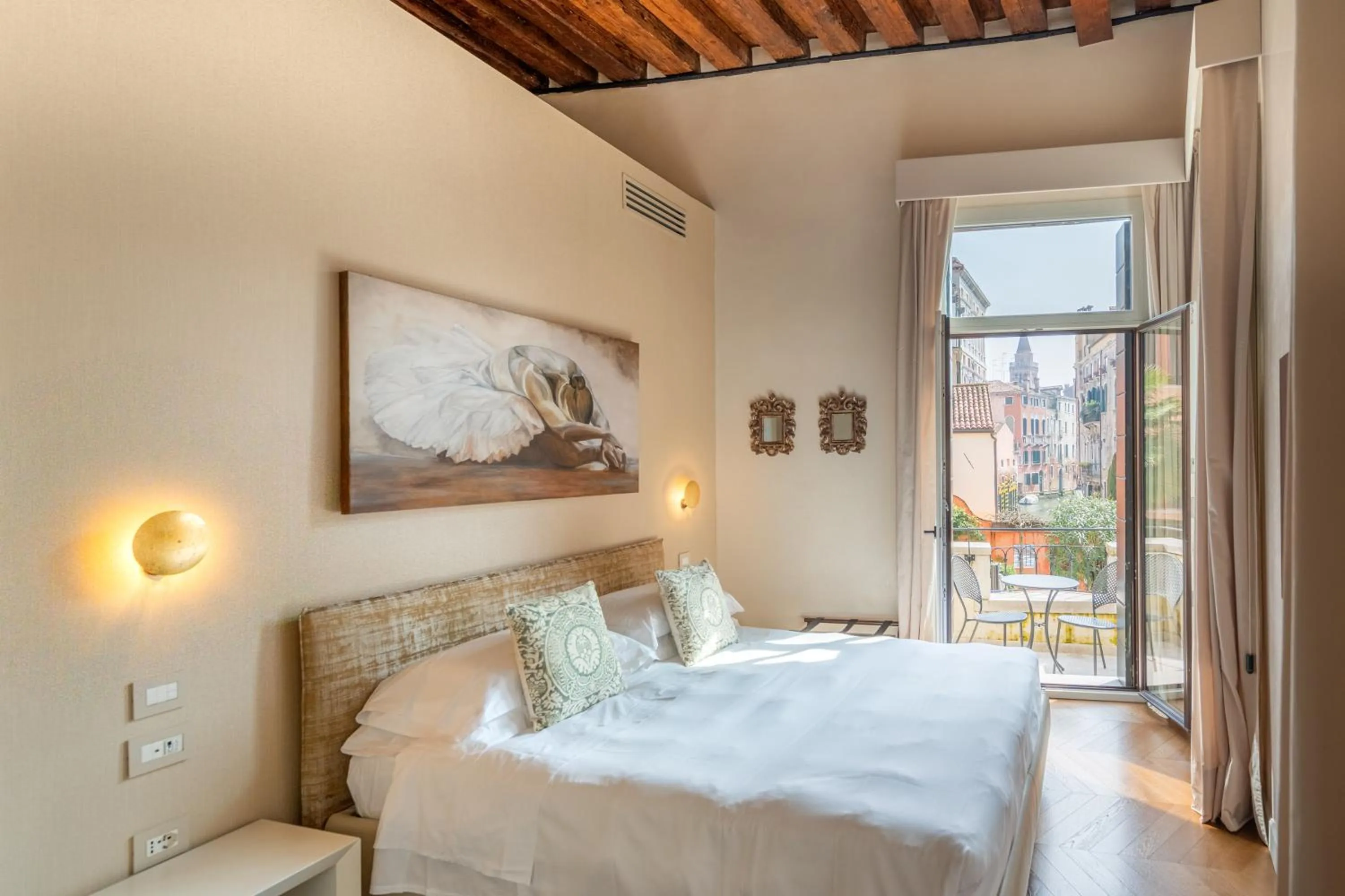 Bed in Palazzo Morosini Degli Spezieri - Lifestyle Apartments