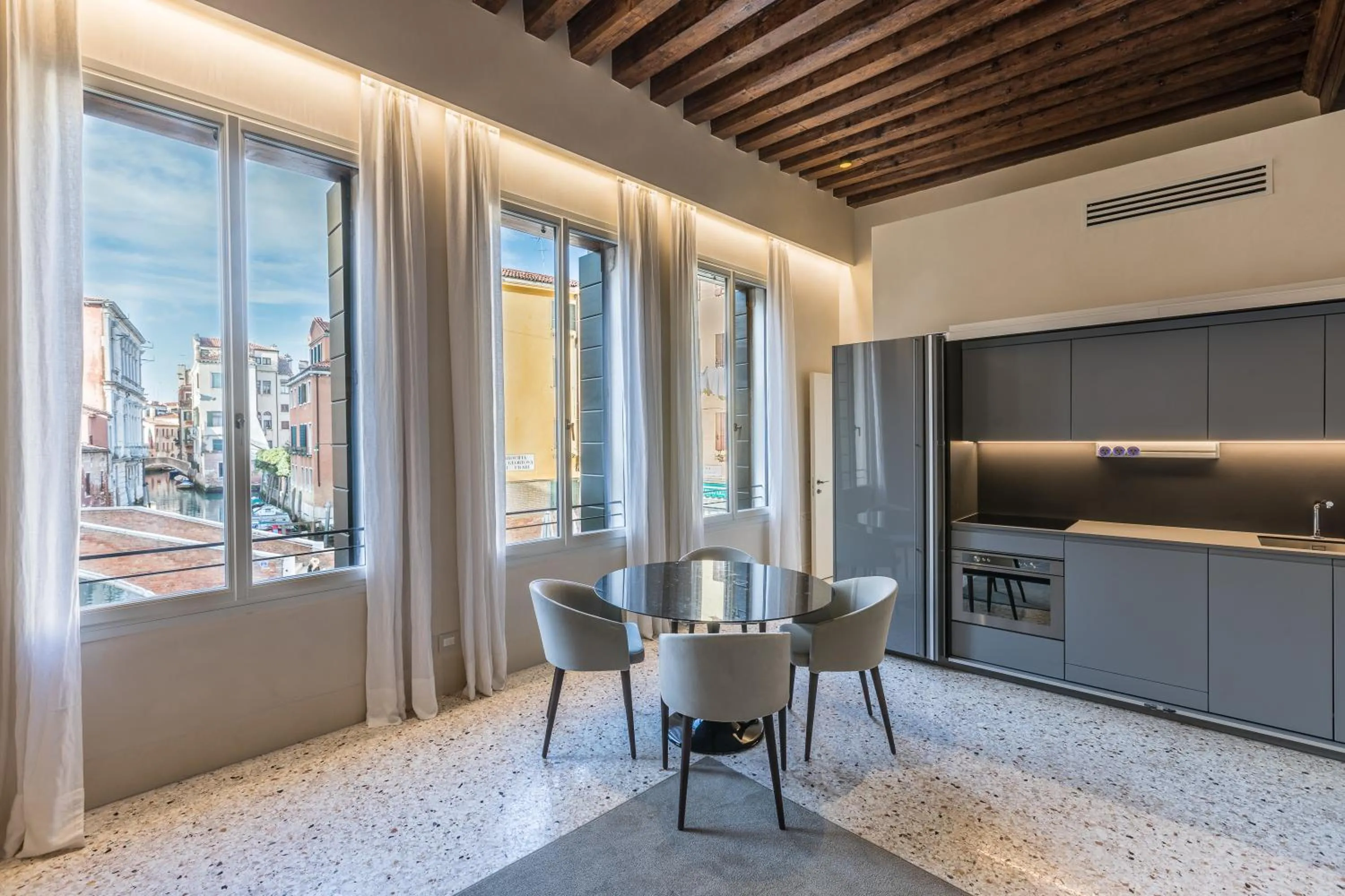 Kitchen or kitchenette in Palazzo Morosini Degli Spezieri - Lifestyle Apartments