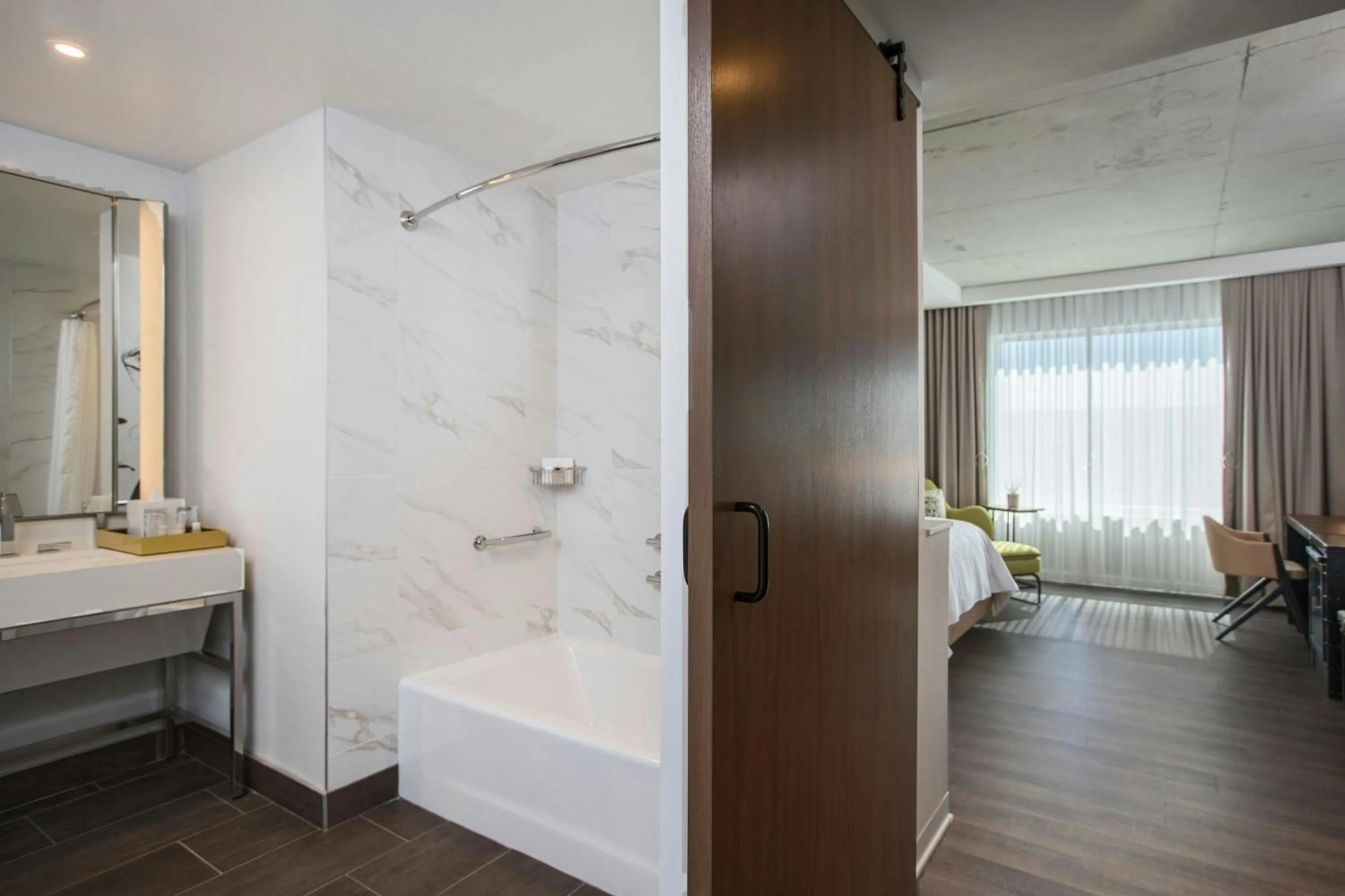 Bathroom in Renaissance Atlanta Airport Gateway Hotel