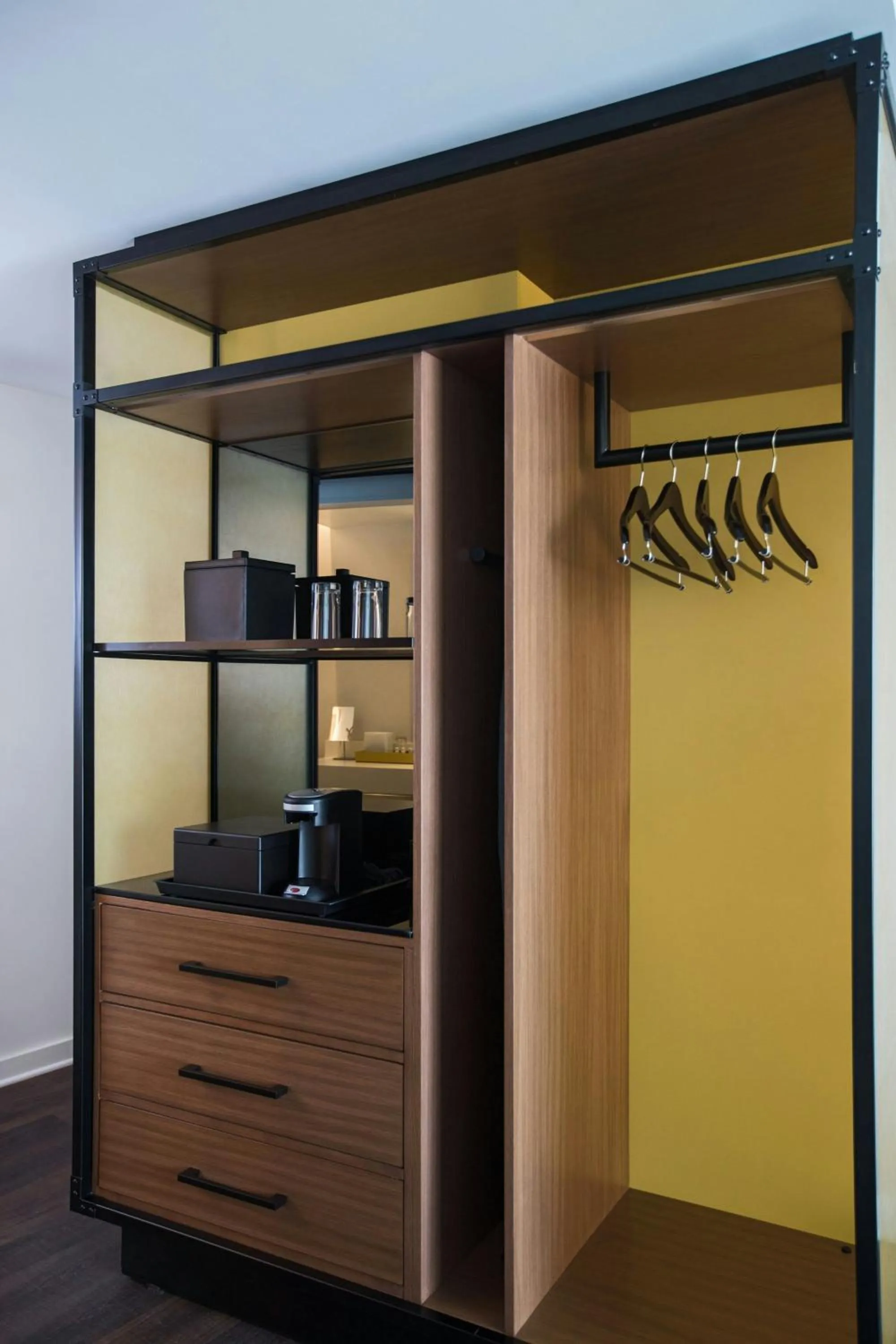 Photo of the whole room in Renaissance Atlanta Airport Gateway Hotel