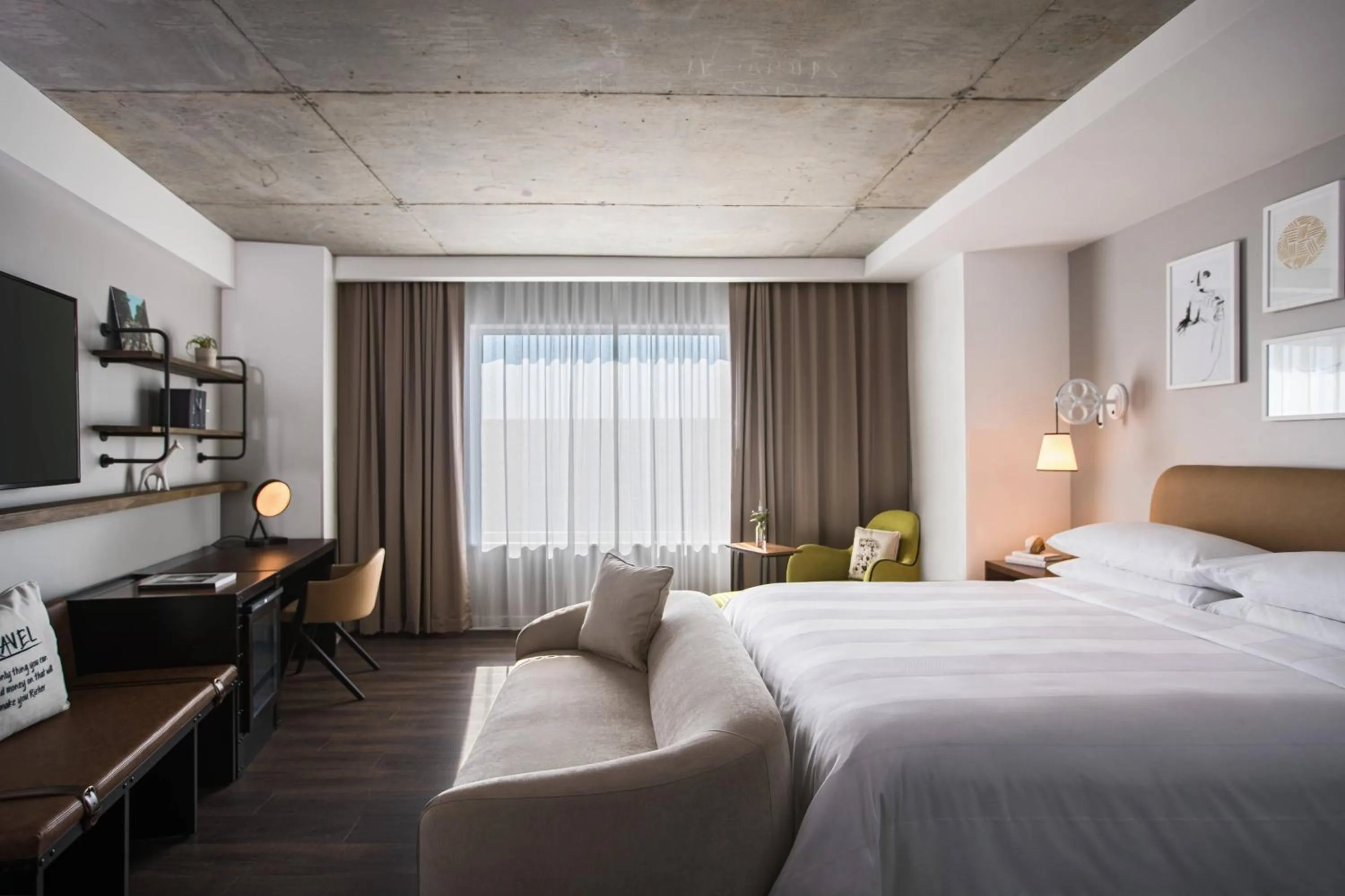 Photo of the whole room, Bed in Renaissance Atlanta Airport Gateway Hotel