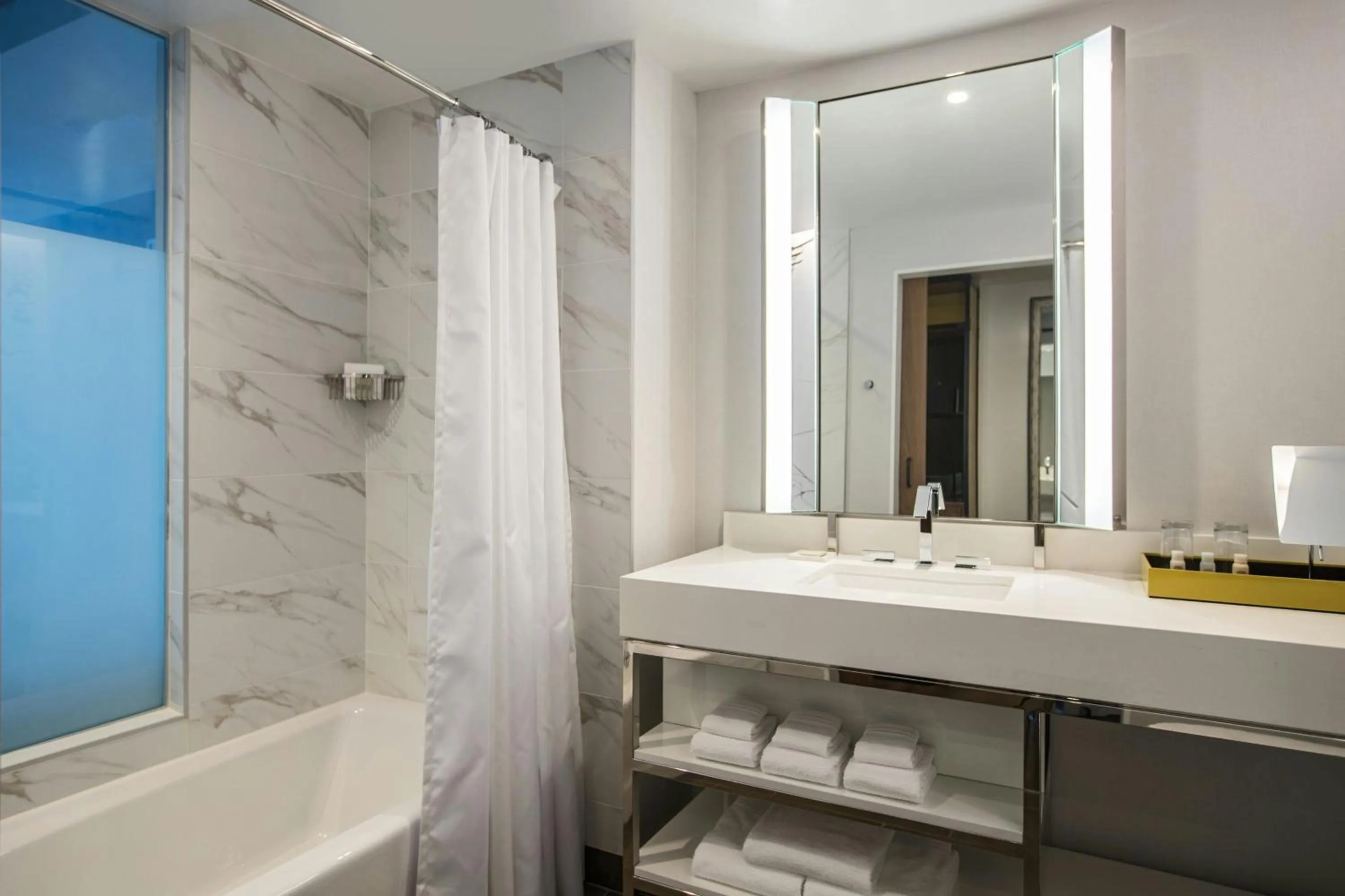 Bathroom in Renaissance Atlanta Airport Gateway Hotel