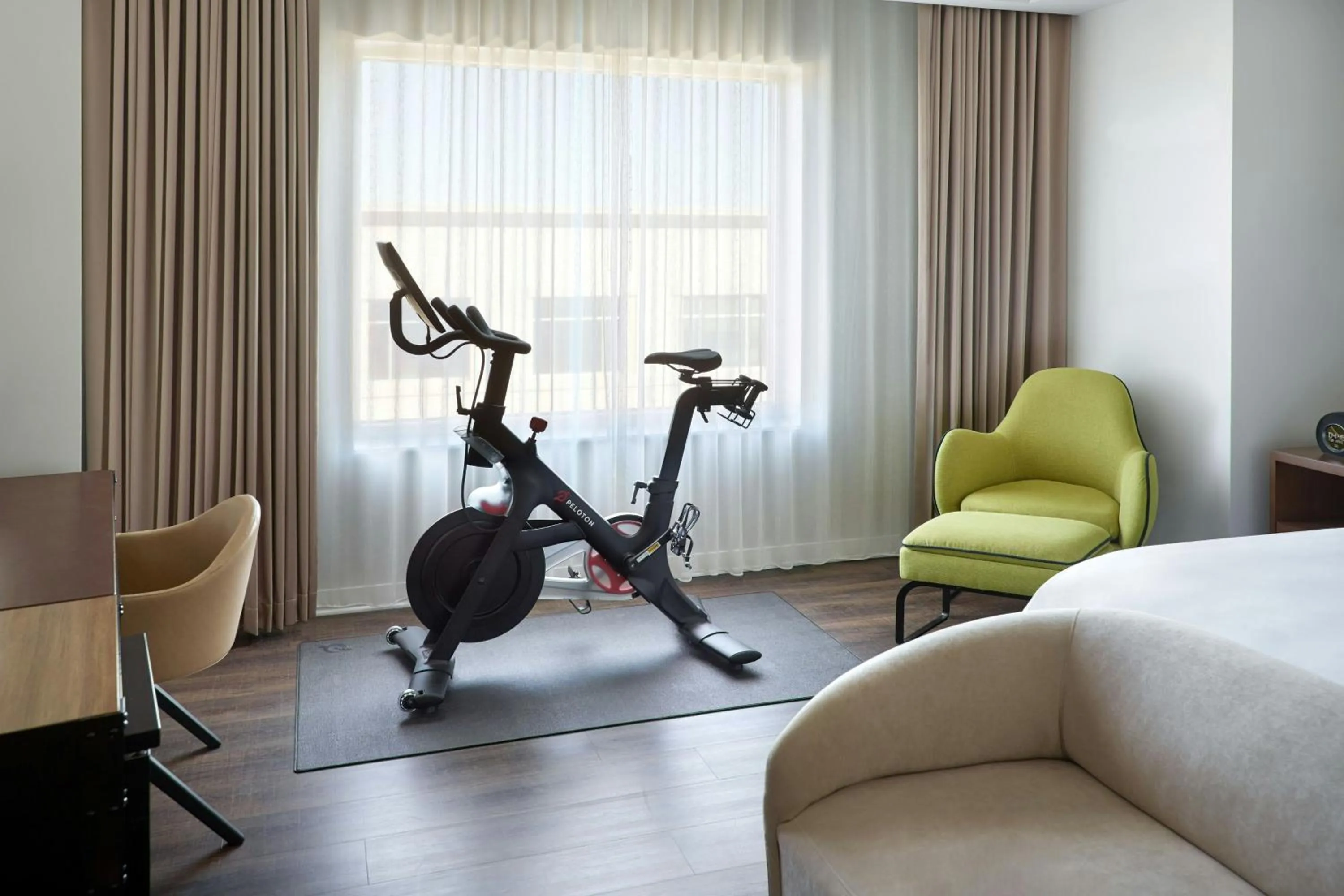 Photo of the whole room in Renaissance Atlanta Airport Gateway Hotel