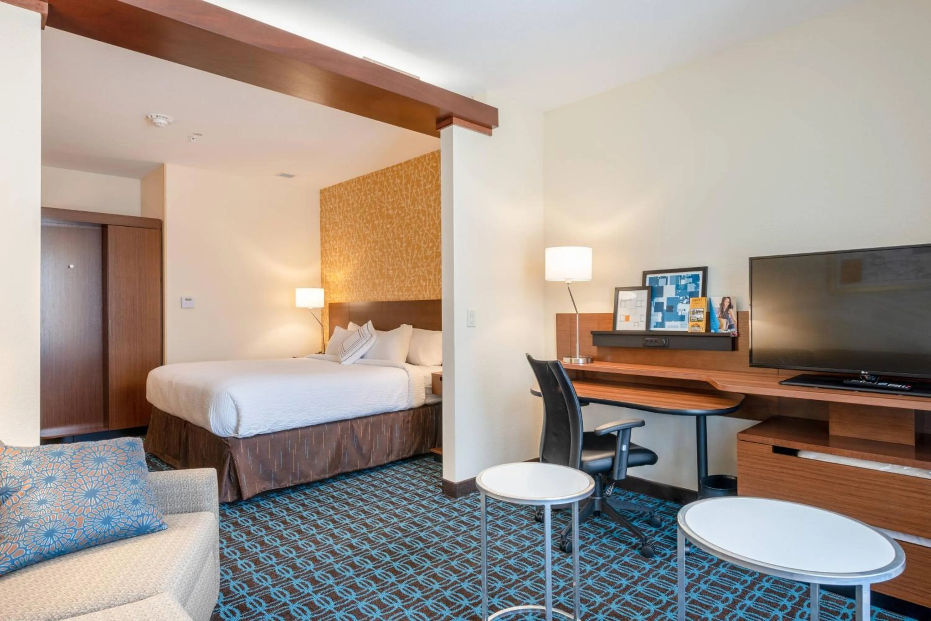 Bedroom, Bed in Fairfield Inn & Suites by Marriott Sidney