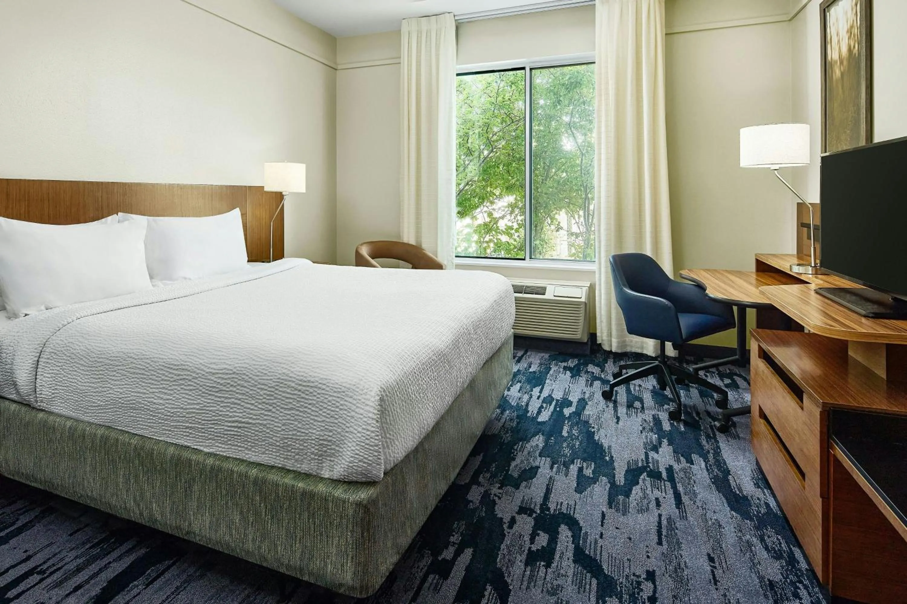 Photo of the whole room, Bed in Fairfield Inn & Suites by Marriott Sheridan