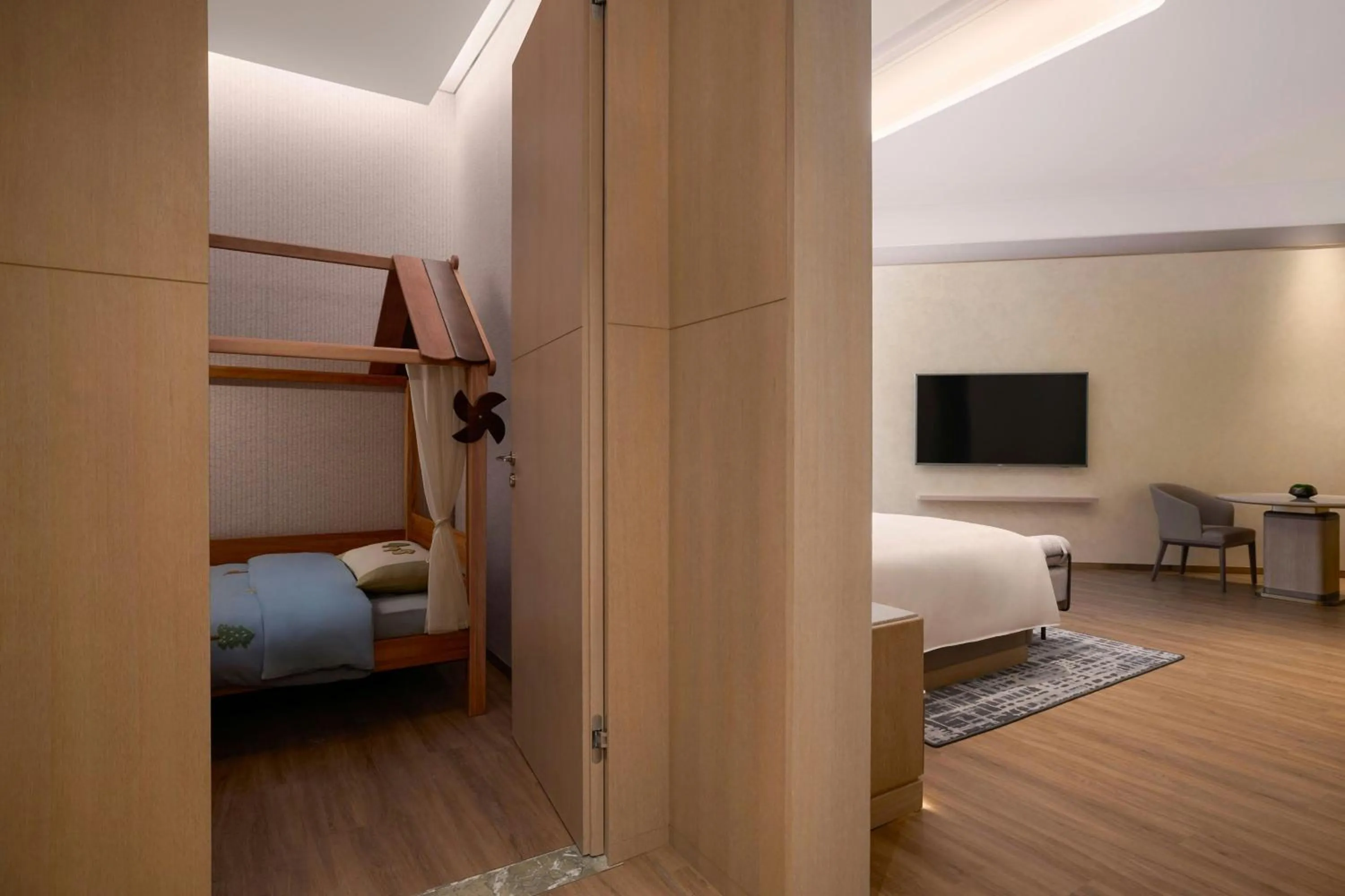 Photo of the whole room, Bed in JW Marriott Hotel Chengdu