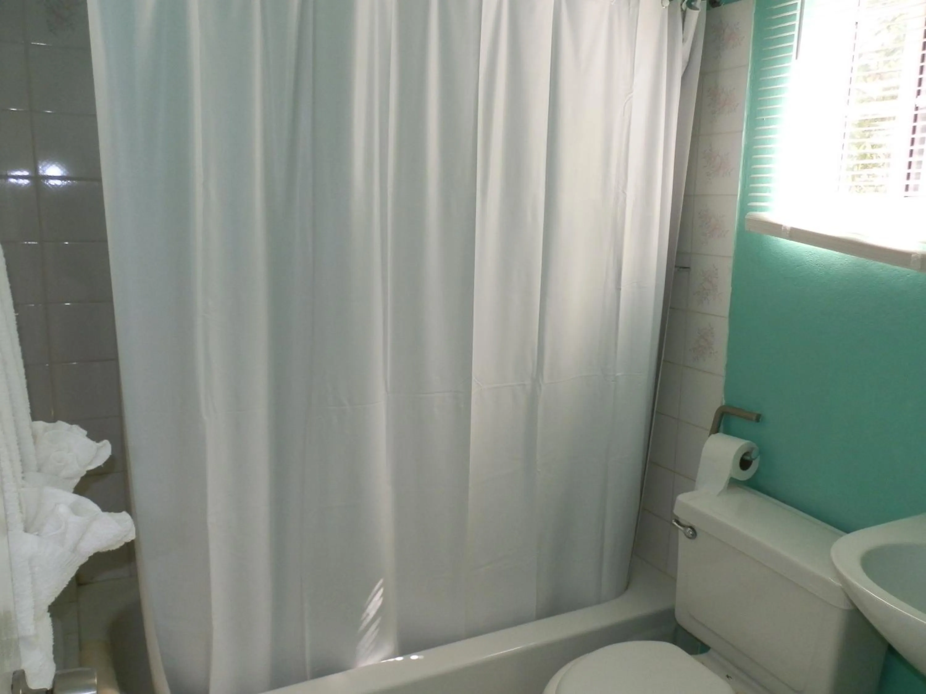 Bathroom in Paradise on the Rocks