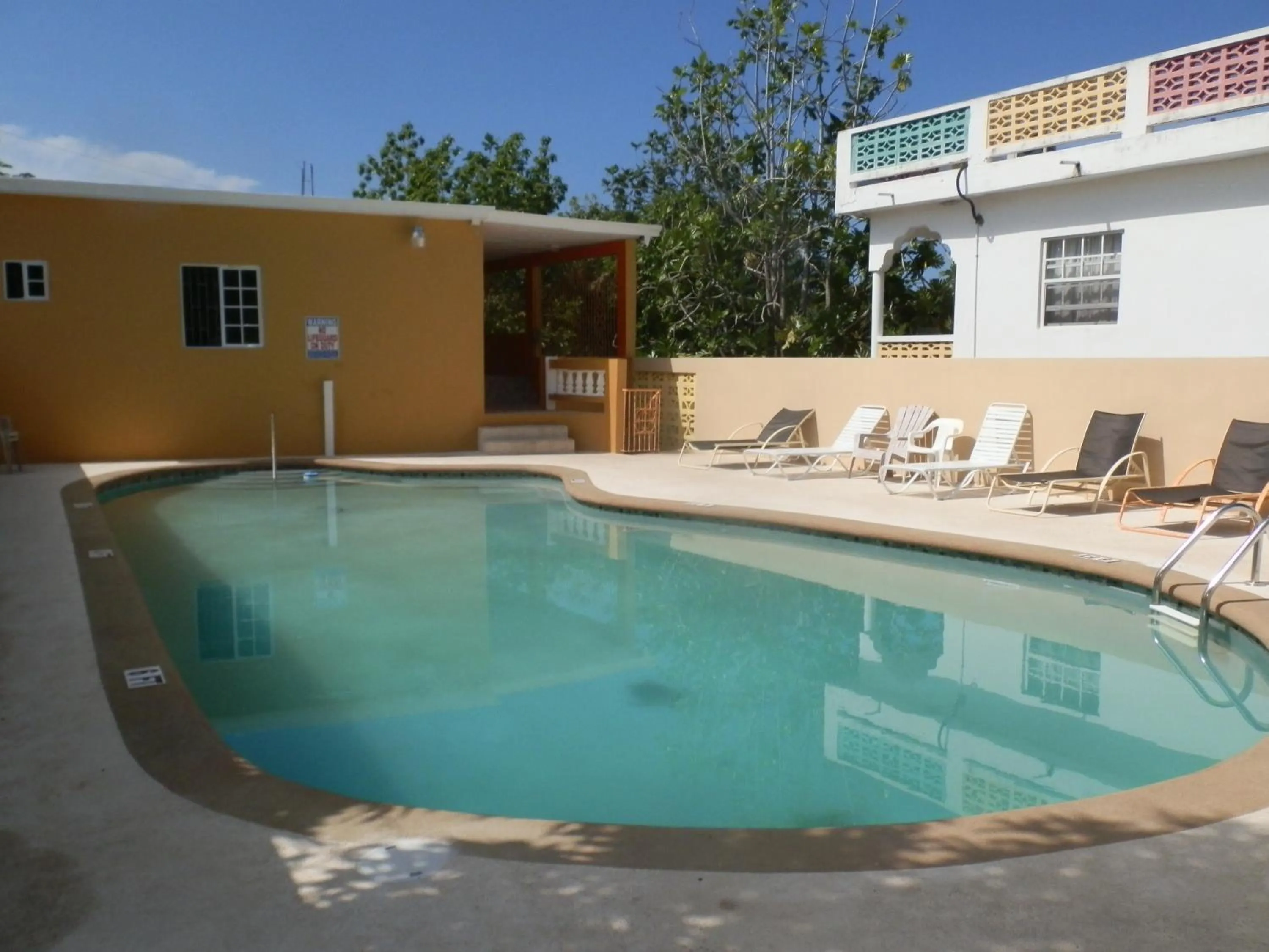 Swimming pool in Paradise on the Rocks