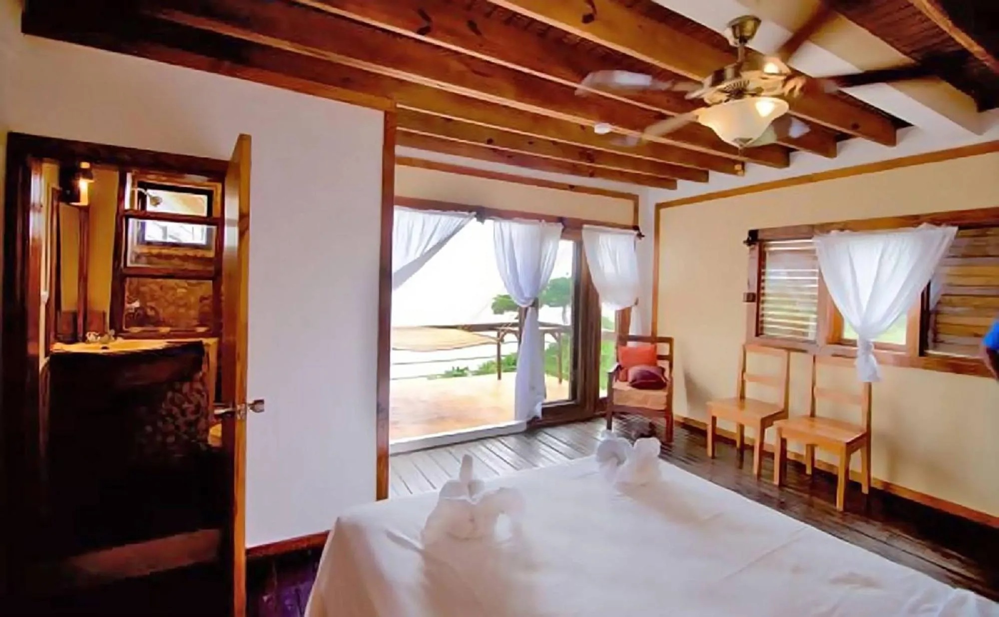 Bed in The Sea Cliff Hotel Resort & Spa