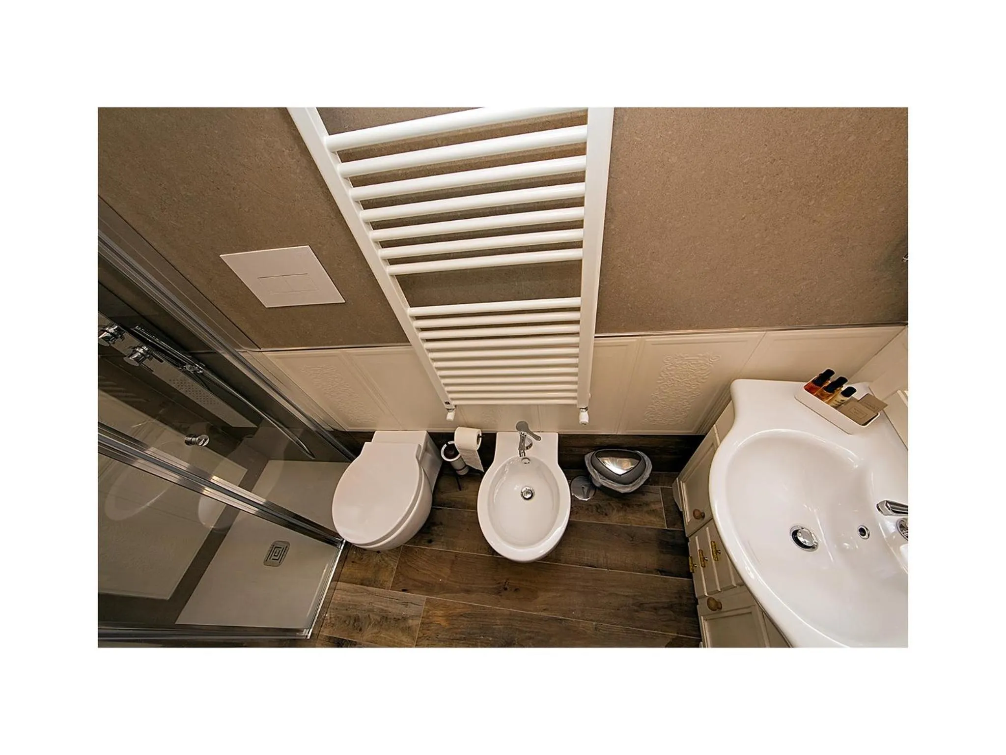 Shower in Serendipity