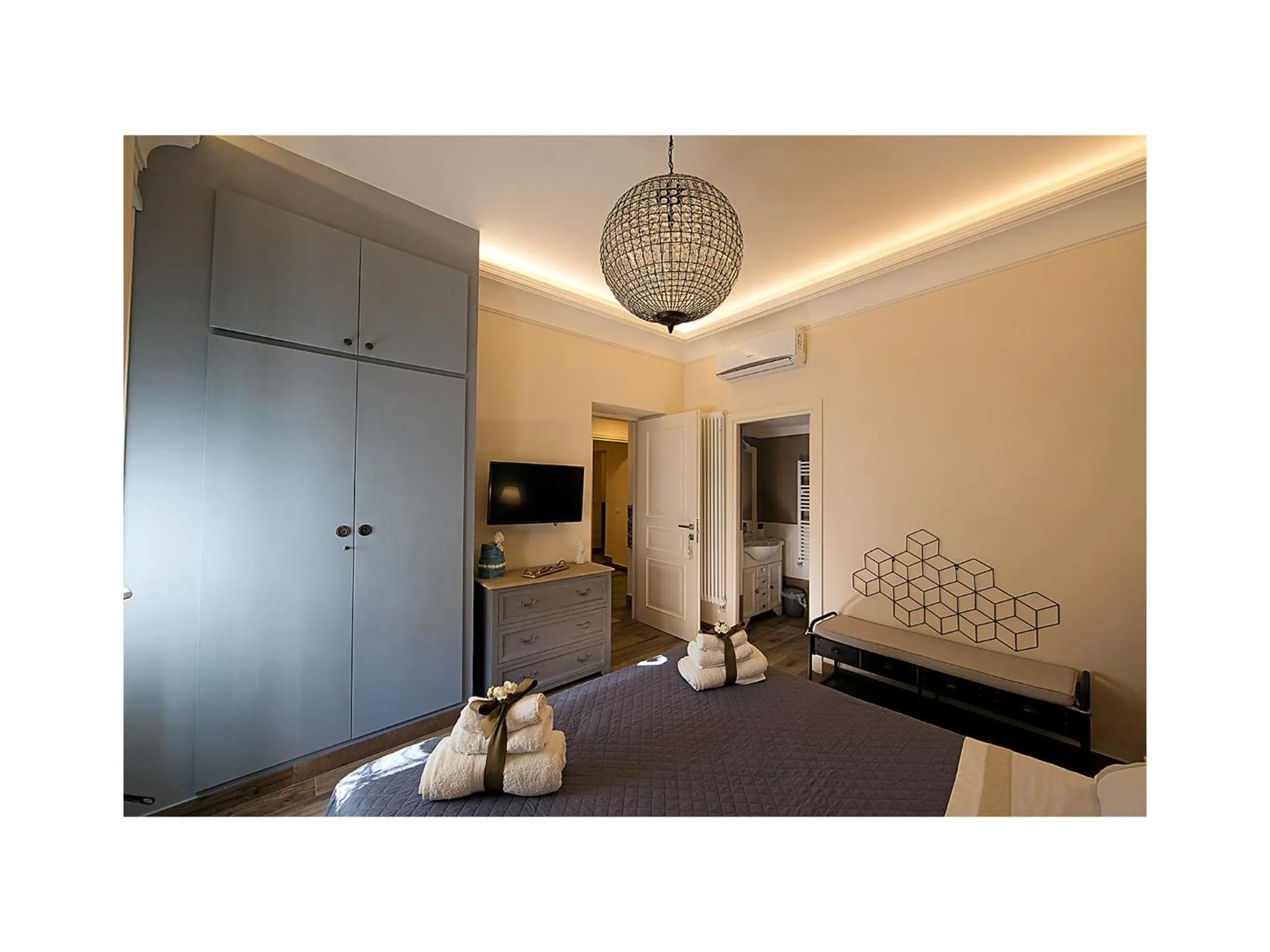 Bedroom, Bed in Serendipity