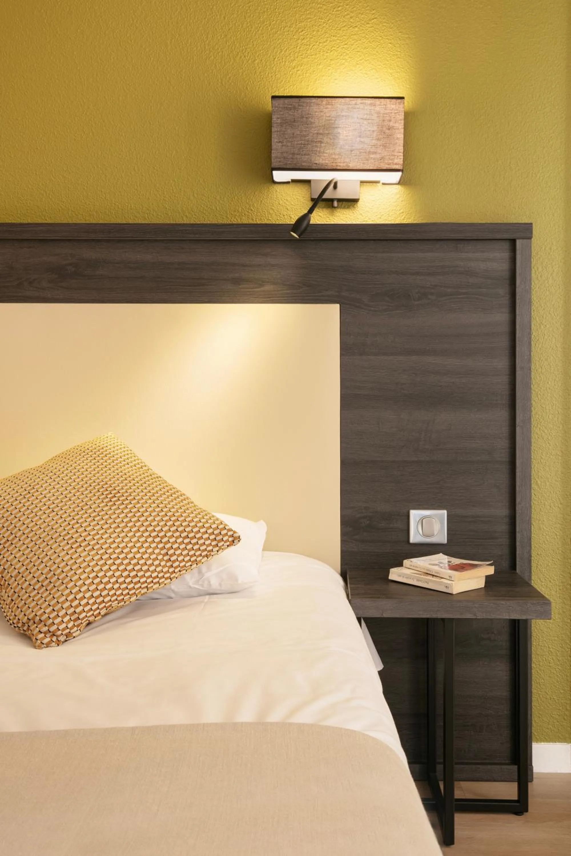 Bed in Hôtel Le Collier