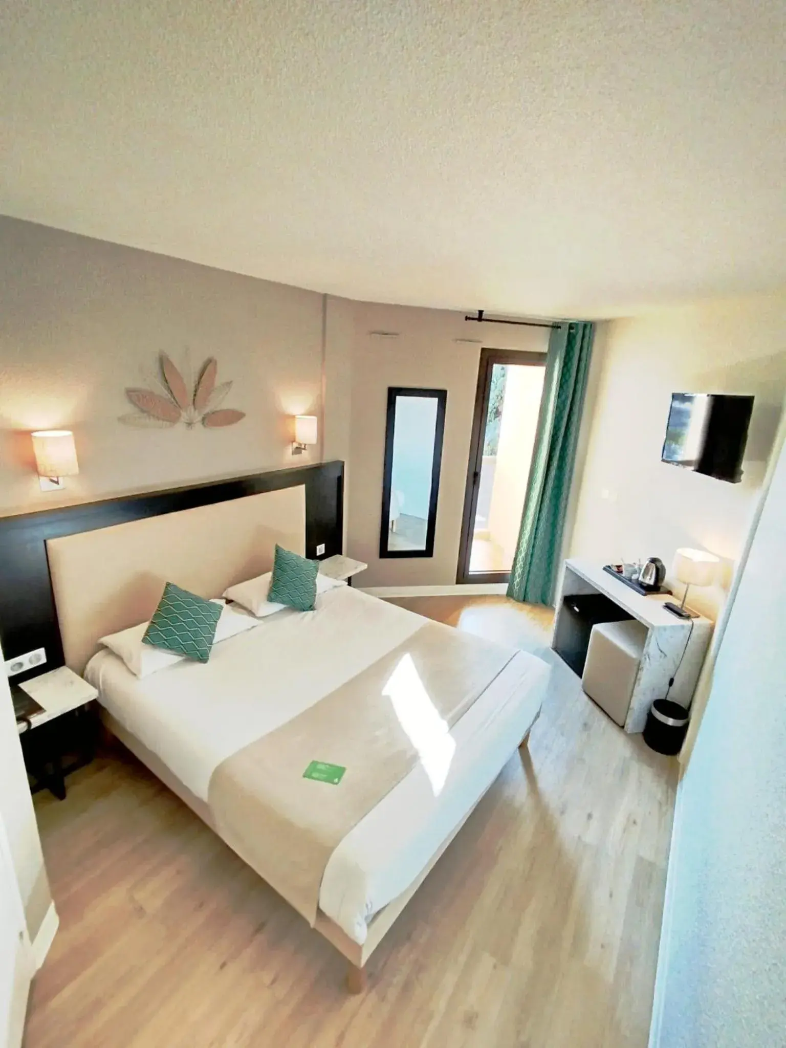 Double Room - City Side in Hôtel Le Collier Double Room - City Side in Hôtel Le Collier