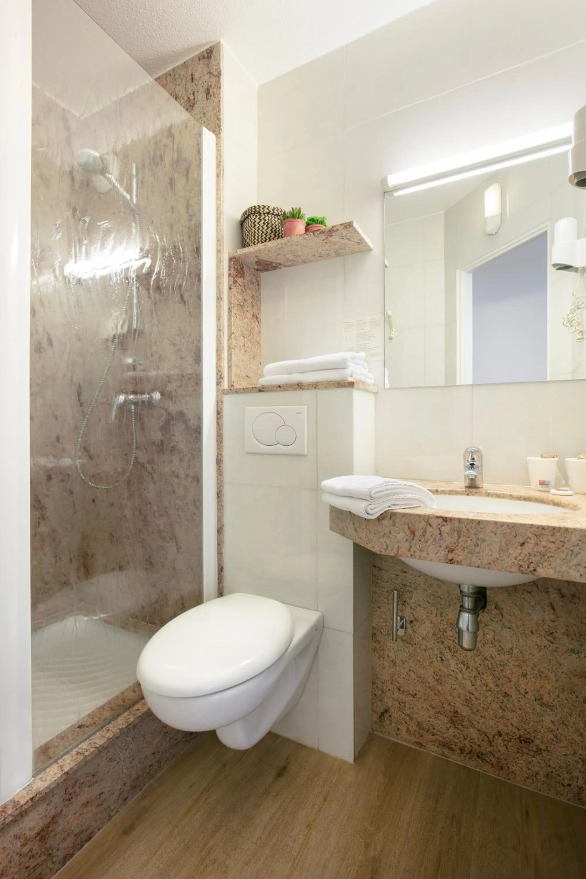 Bathroom in Hôtel Le Collier