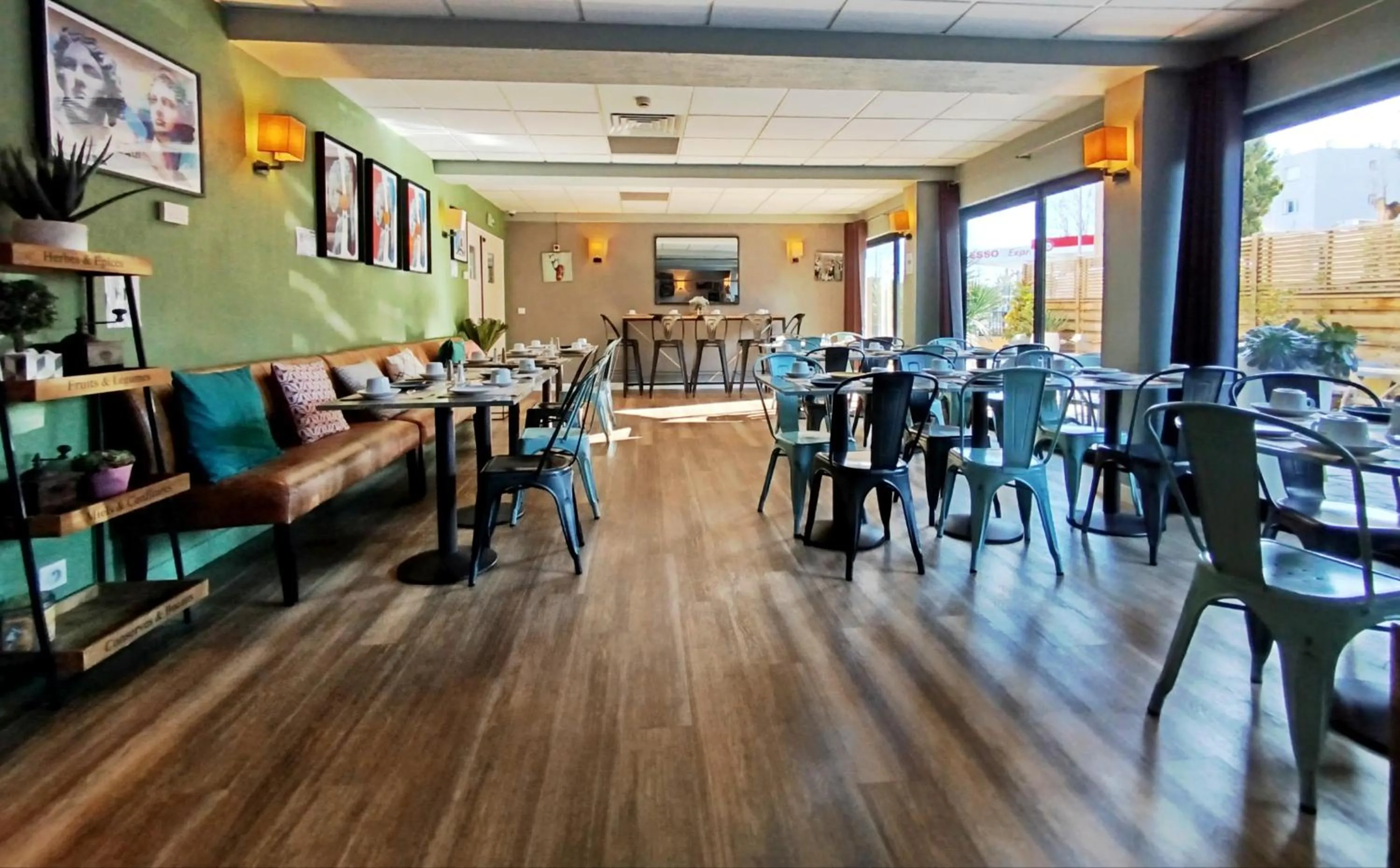 Restaurant/places to eat in Hôtel Le Collier