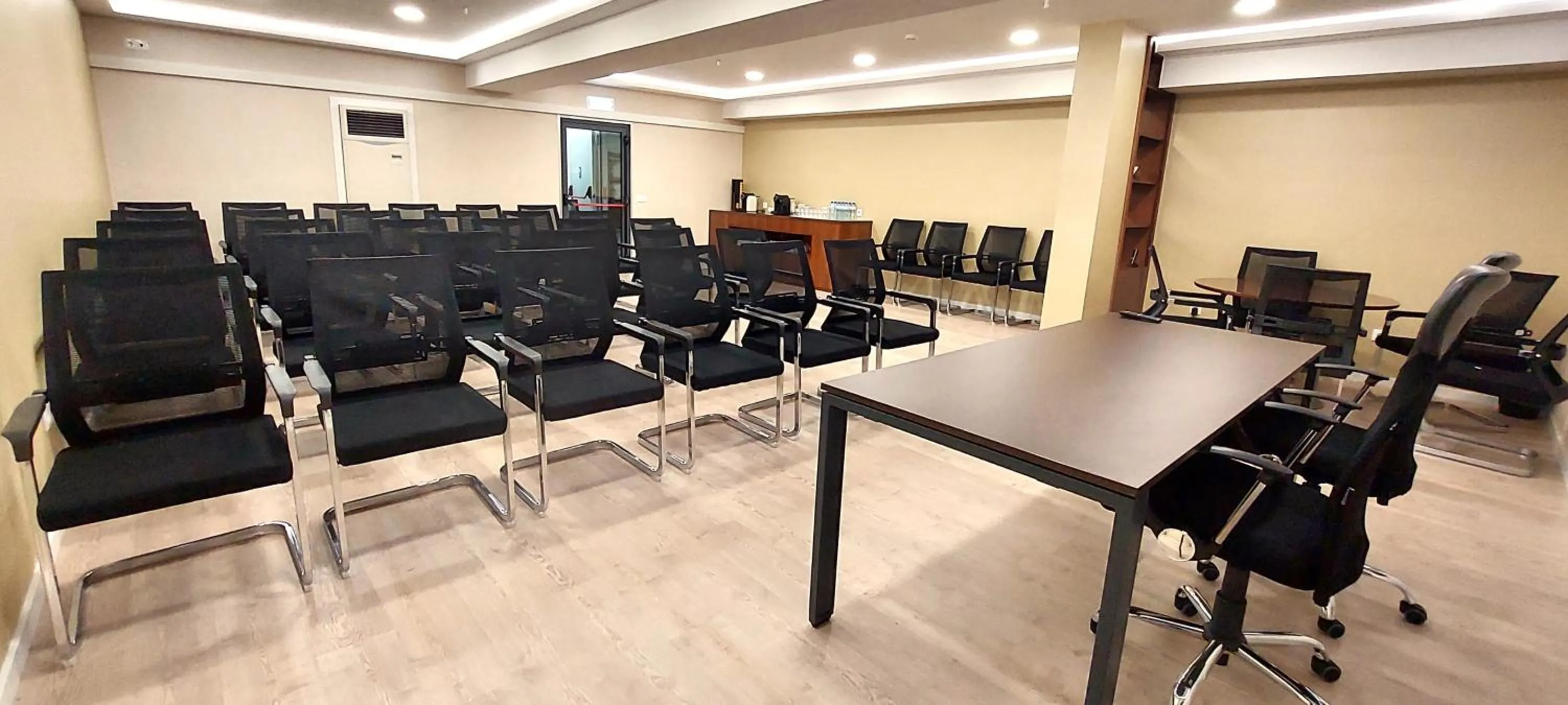 Meeting/conference room in Empire Lisbon Hotel