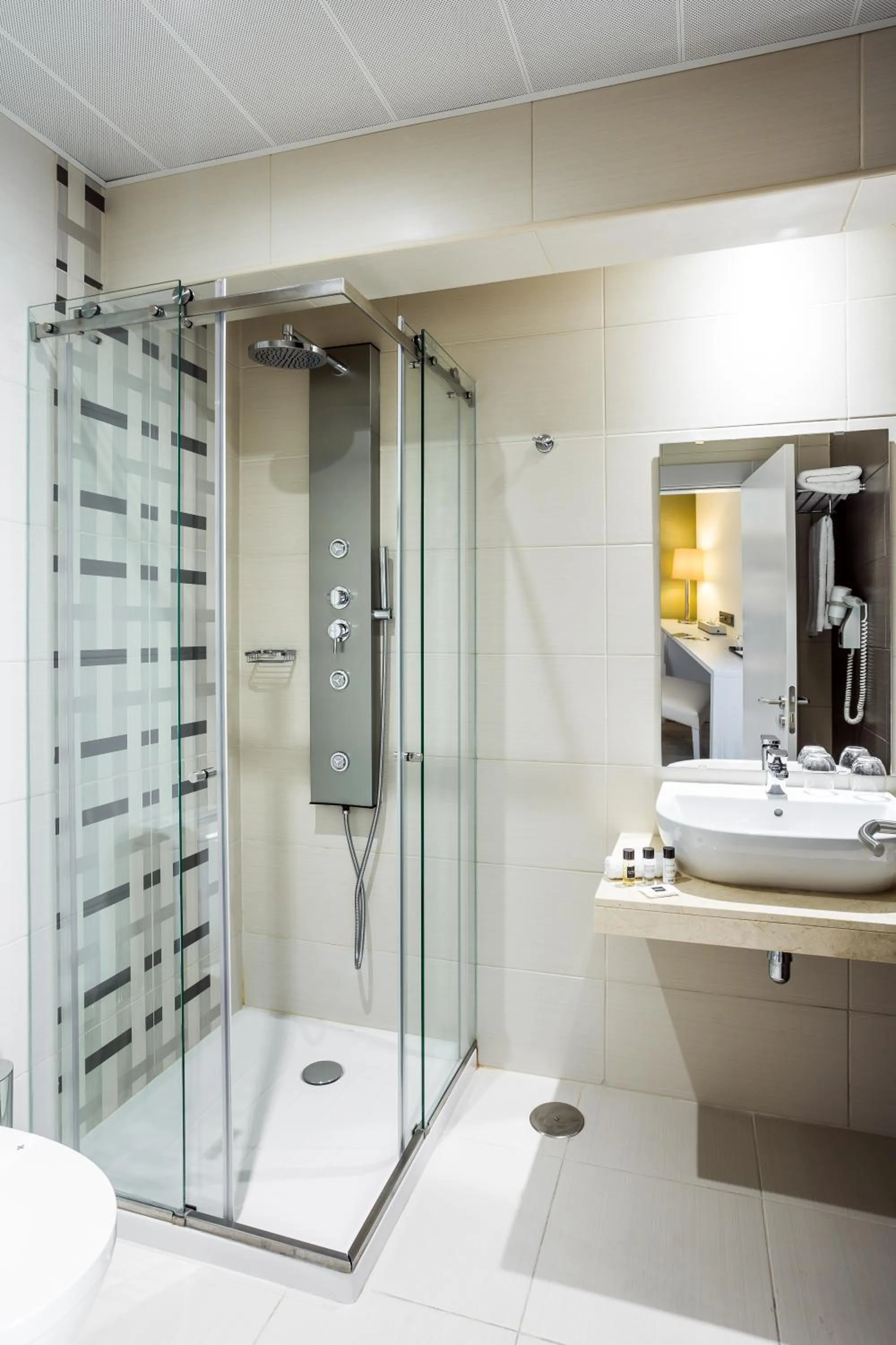 Bathroom in Empire Lisbon Hotel